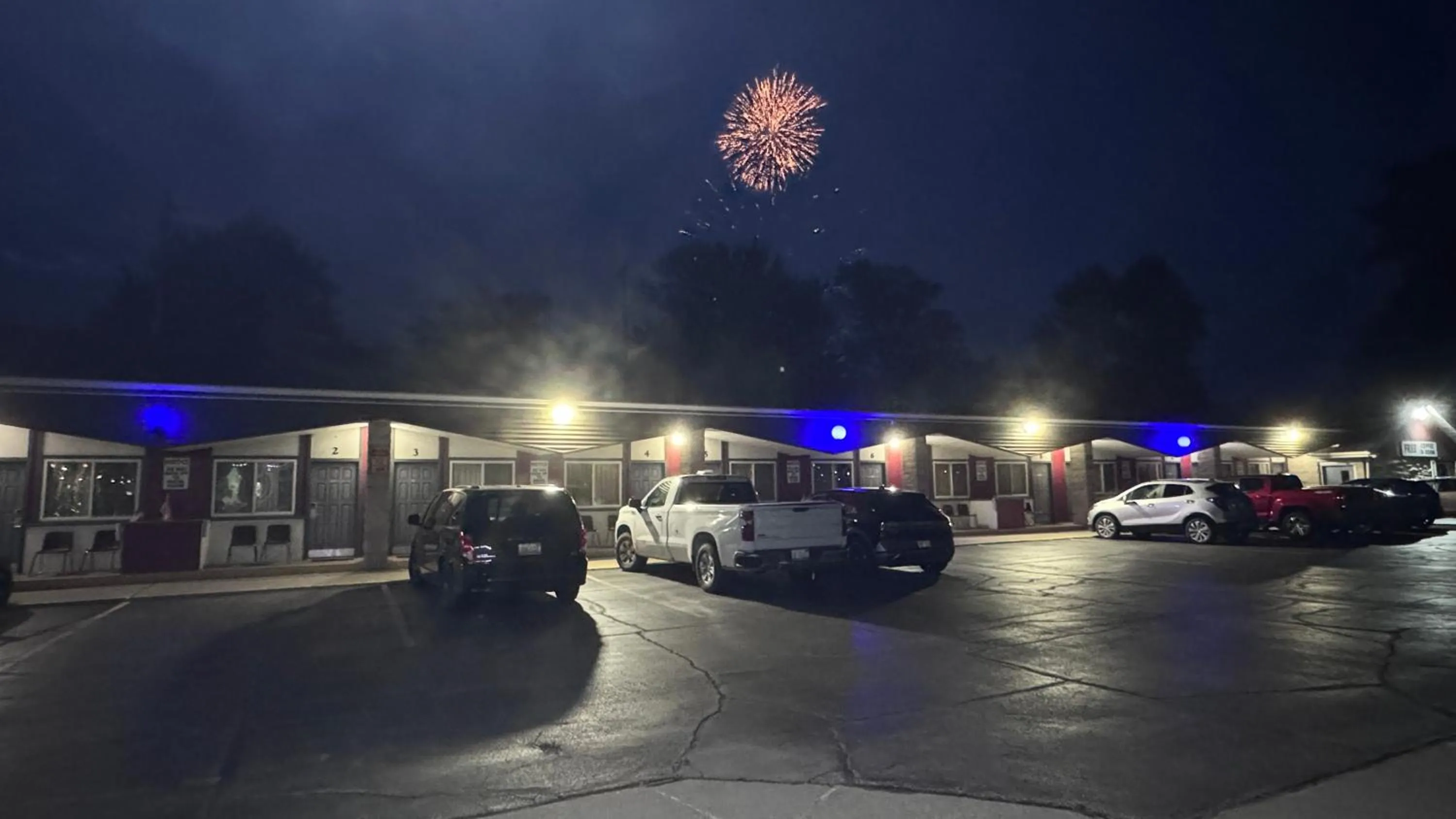 Parking in Pinconning Trail Inn Motel