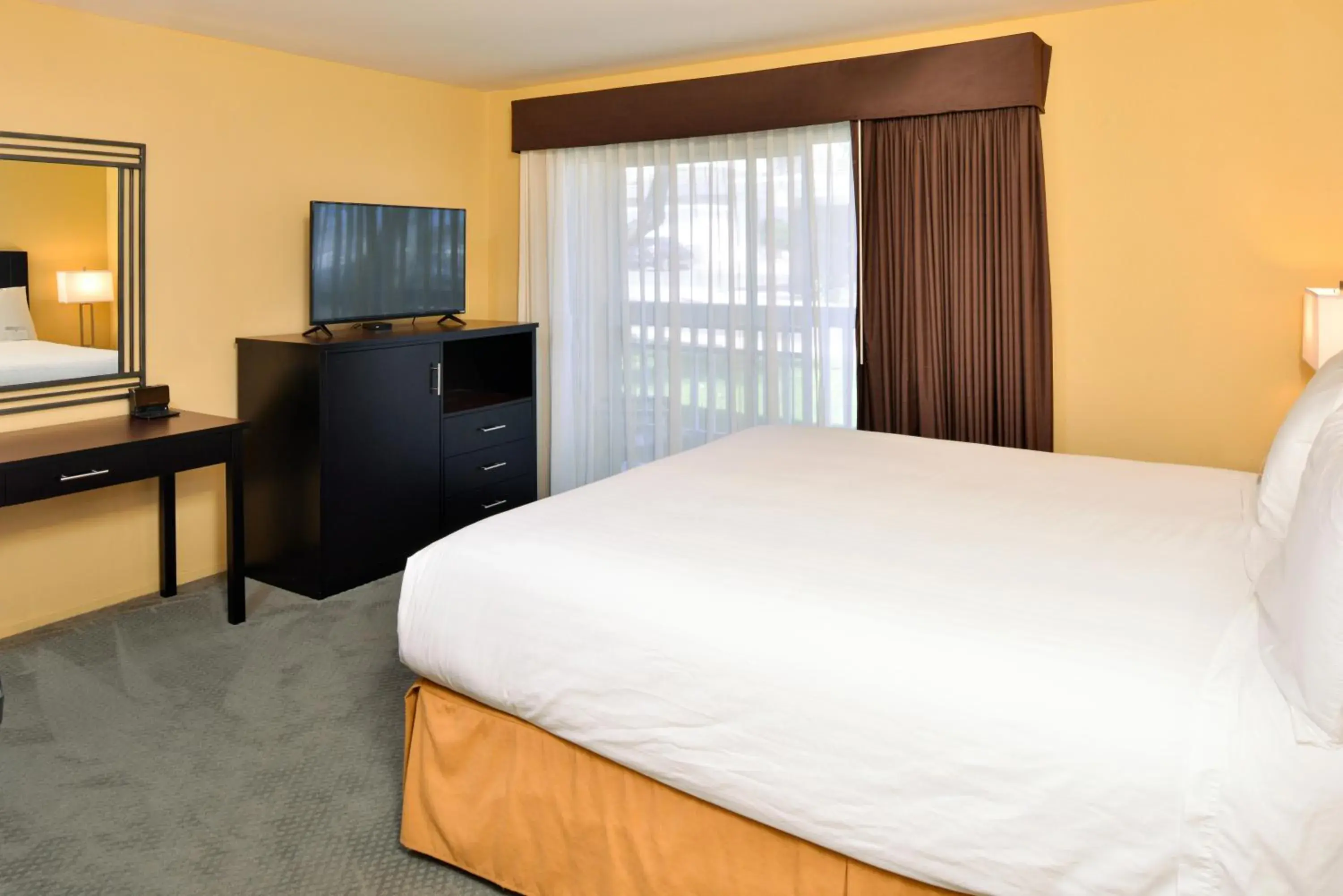 King Room with Roll-In Shower - Disability Access in Dana Point Marina Inn King Room with Roll-In Shower - Disability Access in Dana Point Marina Inn