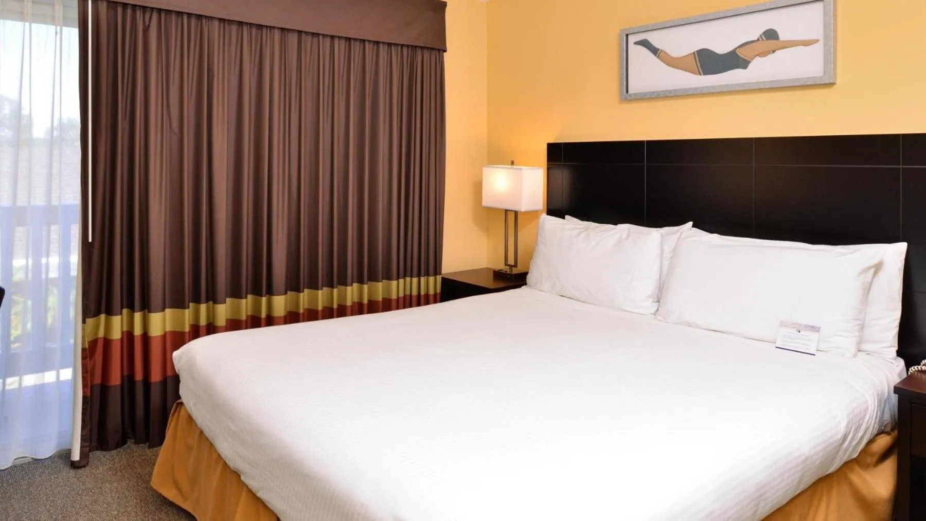 Bed in Dana Point Marina Inn