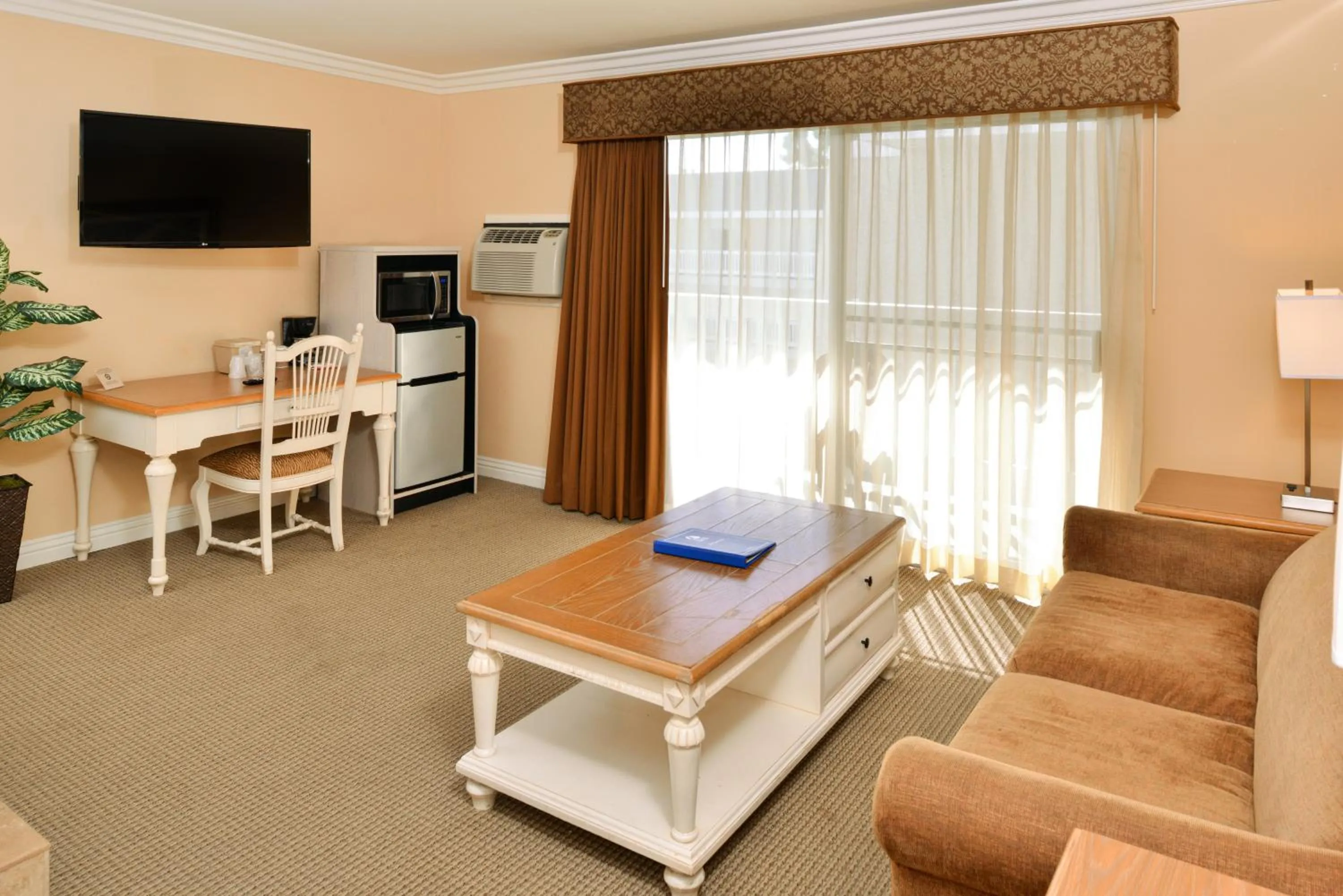 Living room in Dana Point Marina Inn