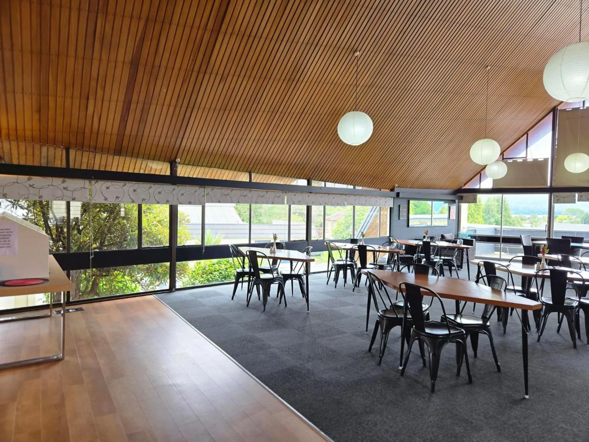 Restaurant/places to eat in Fiordland Hotel