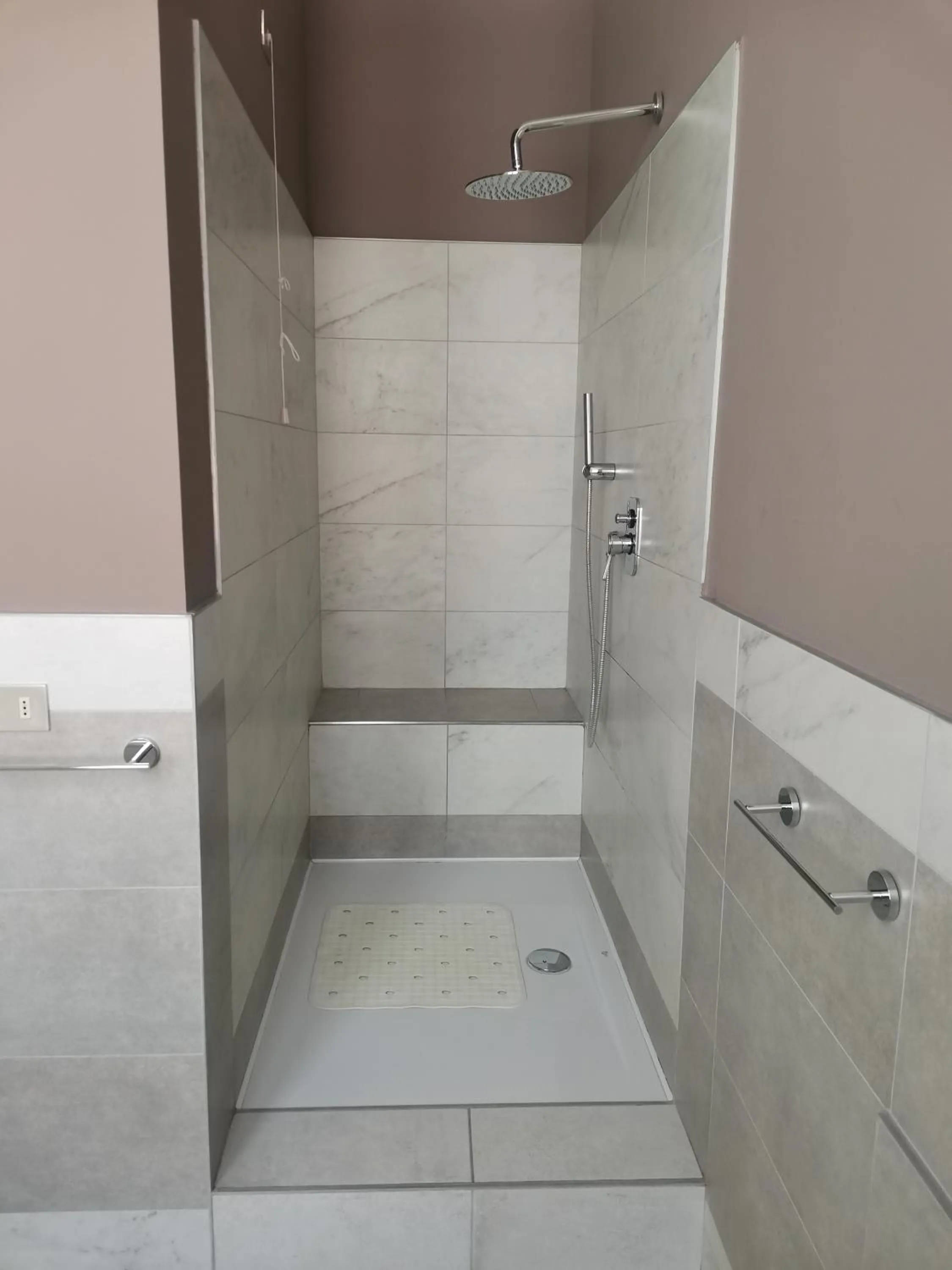 Shower in Il Colibrì Bed&Breakfast