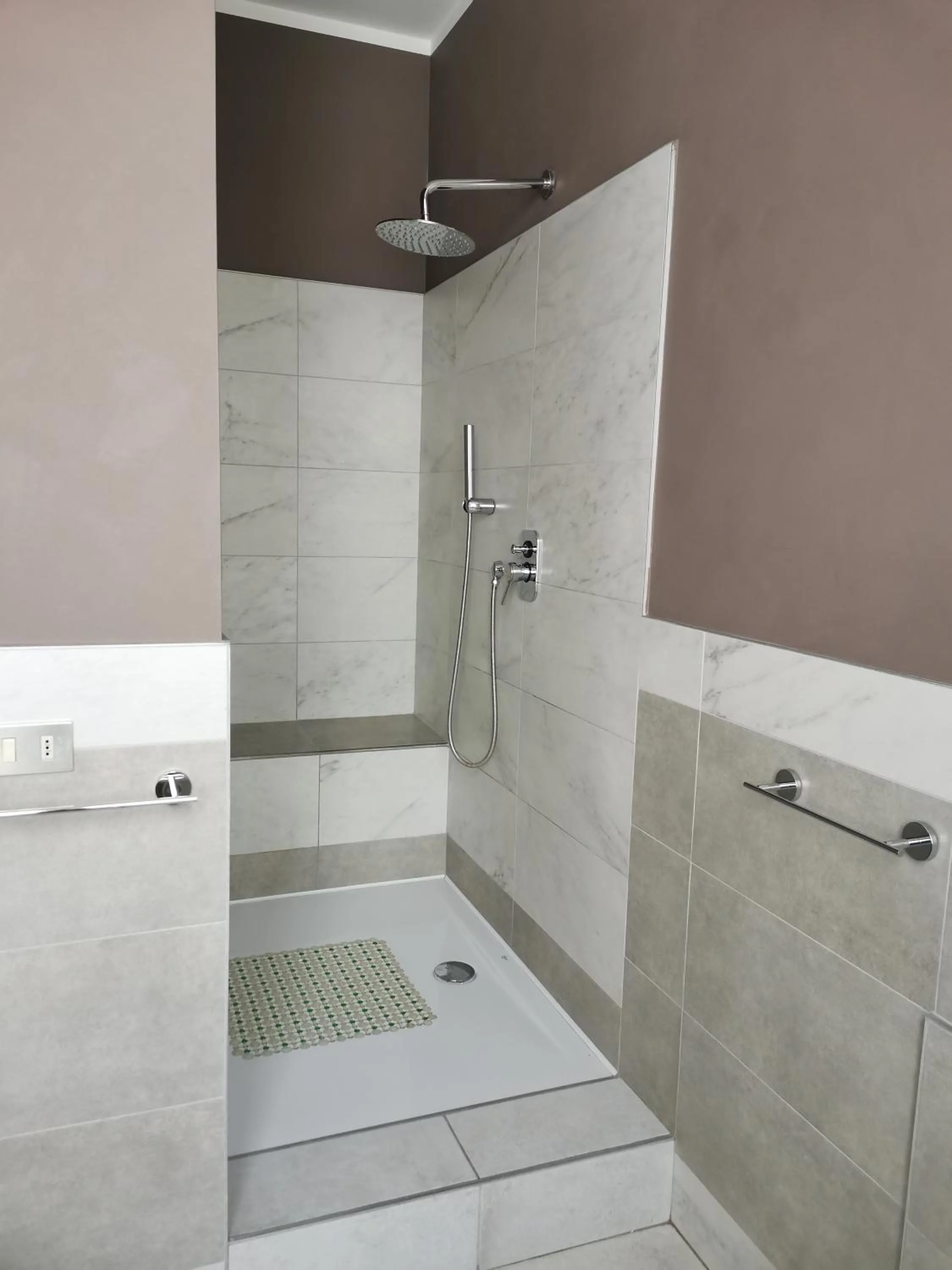 Shower in Il Colibrì Bed&Breakfast