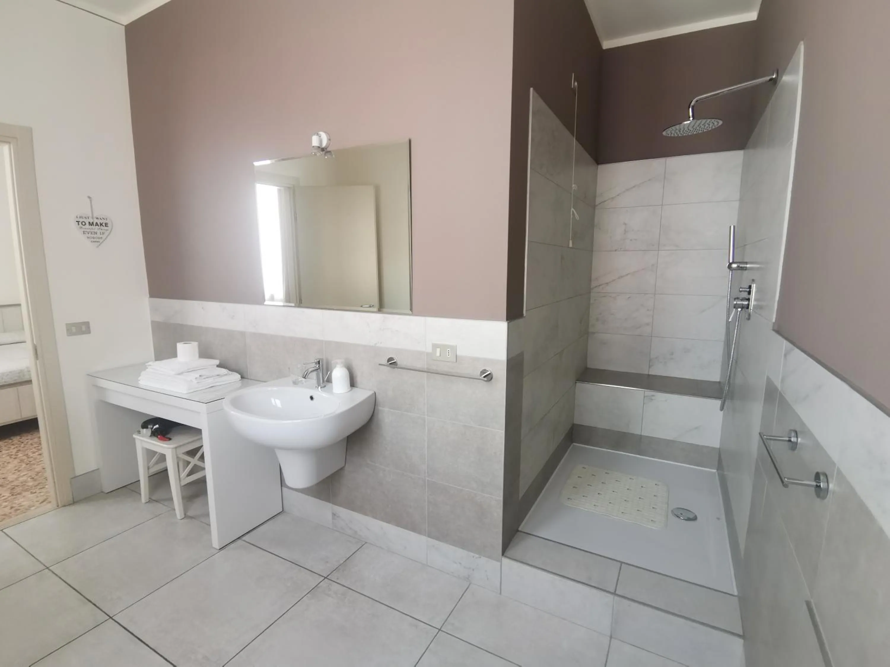 Shower in Il Colibrì Bed&Breakfast