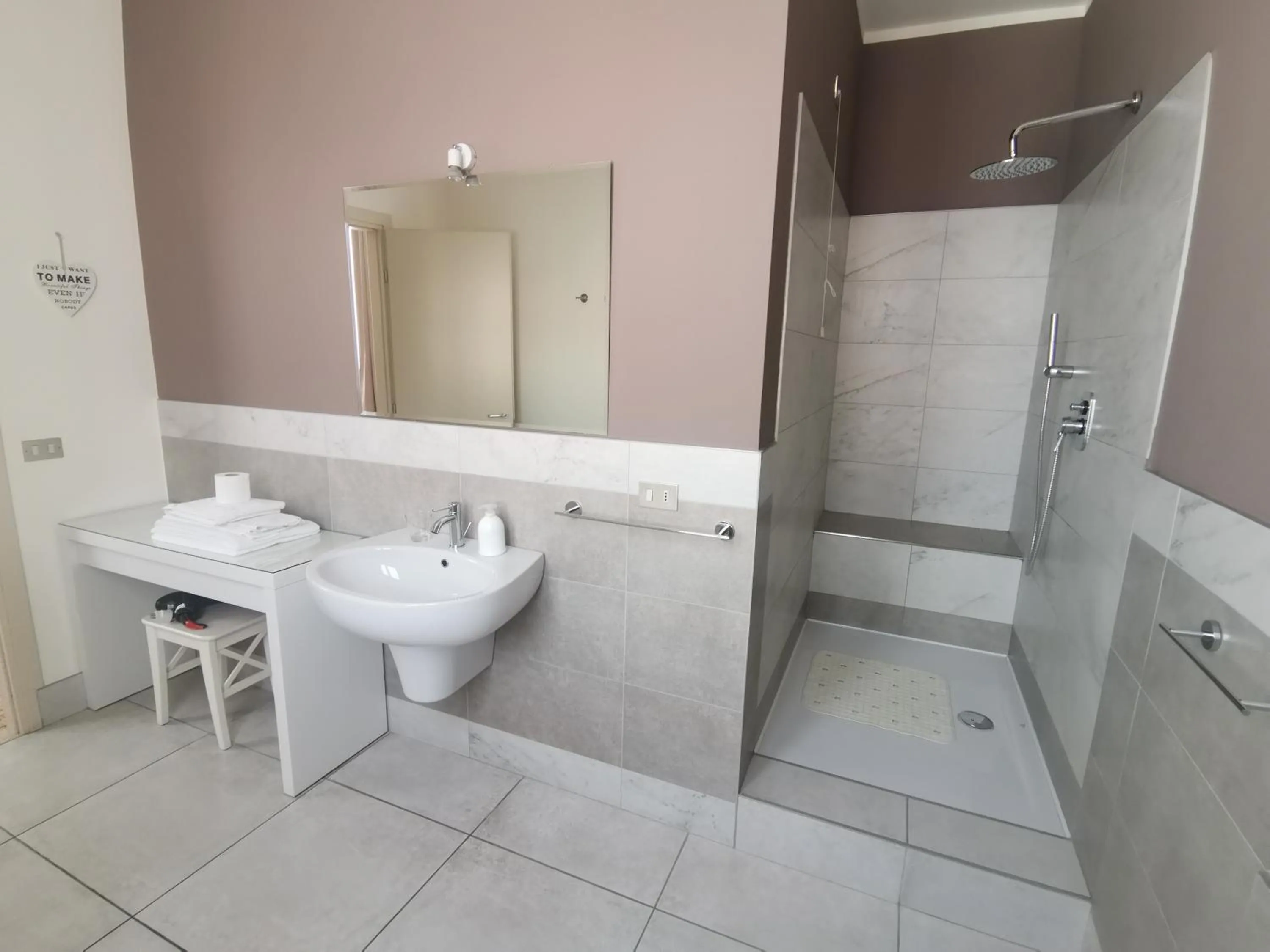 Shower in Il Colibrì Bed&Breakfast