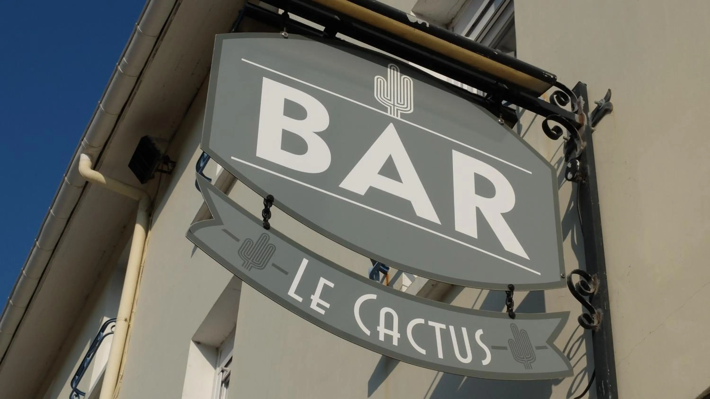 Property logo or sign in Hôtel Les Pins - Oléron