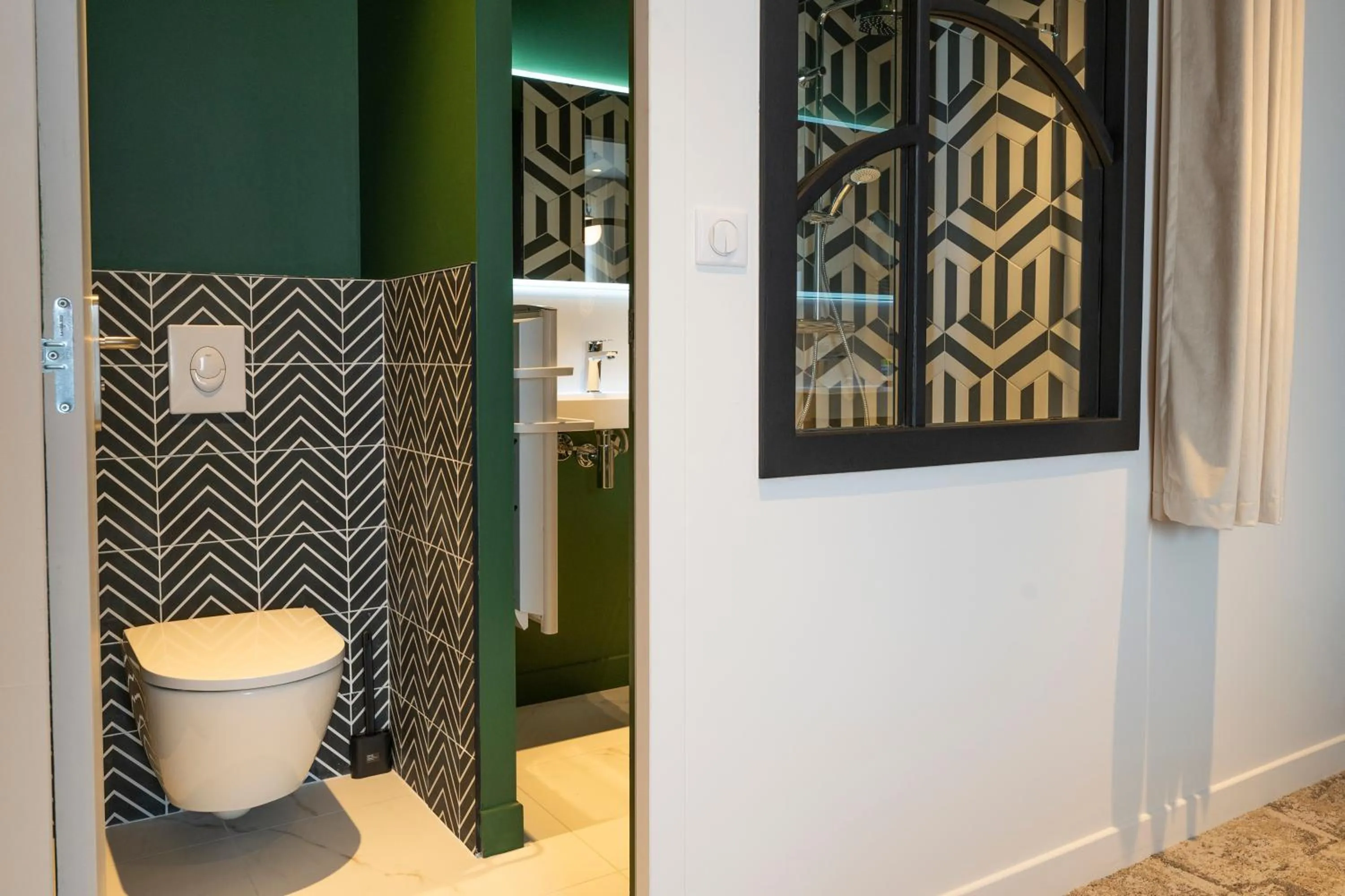 Shower in Hôtel Les Pins - Oléron