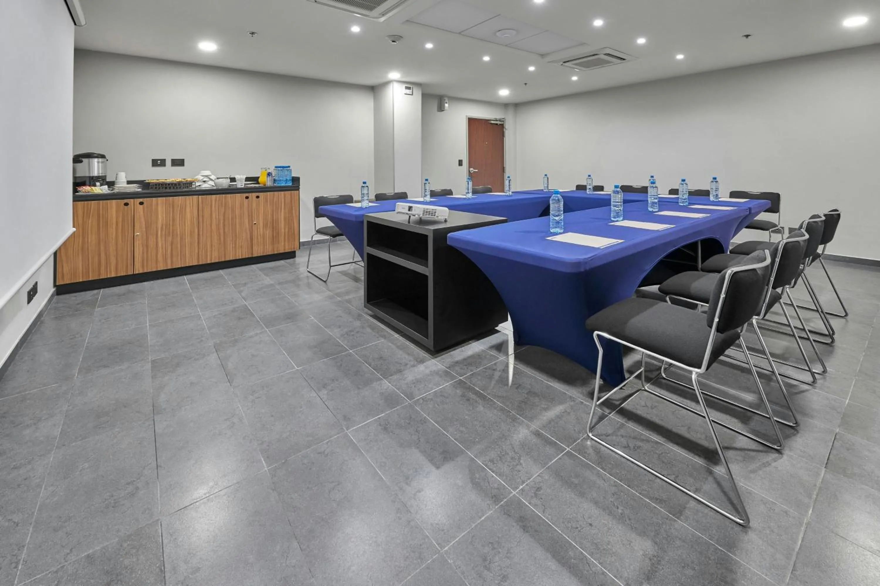 Meeting/conference room in City Express by Marriott Queretaro Jurica
