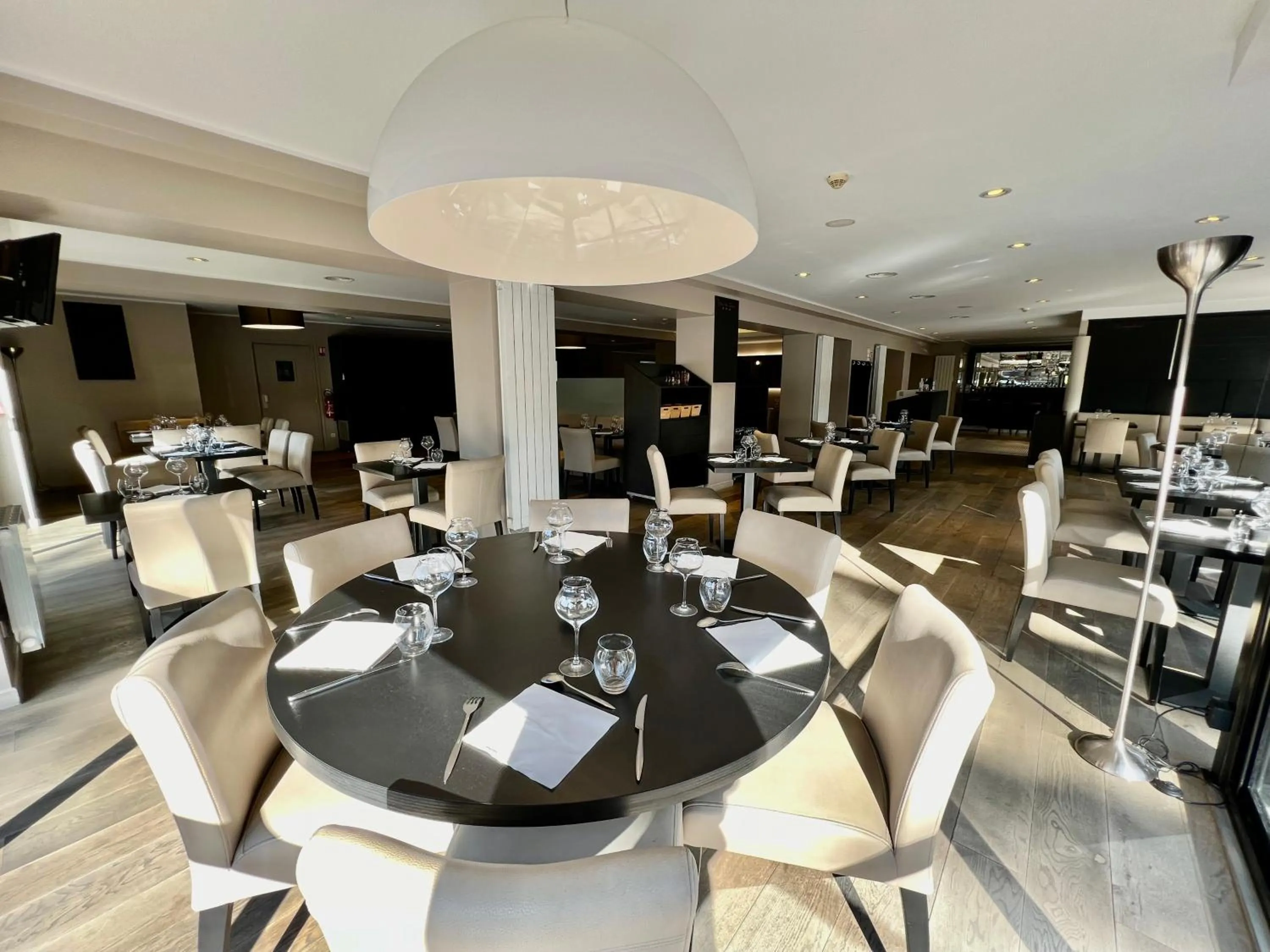 Restaurant/places to eat in Parc Hôtel