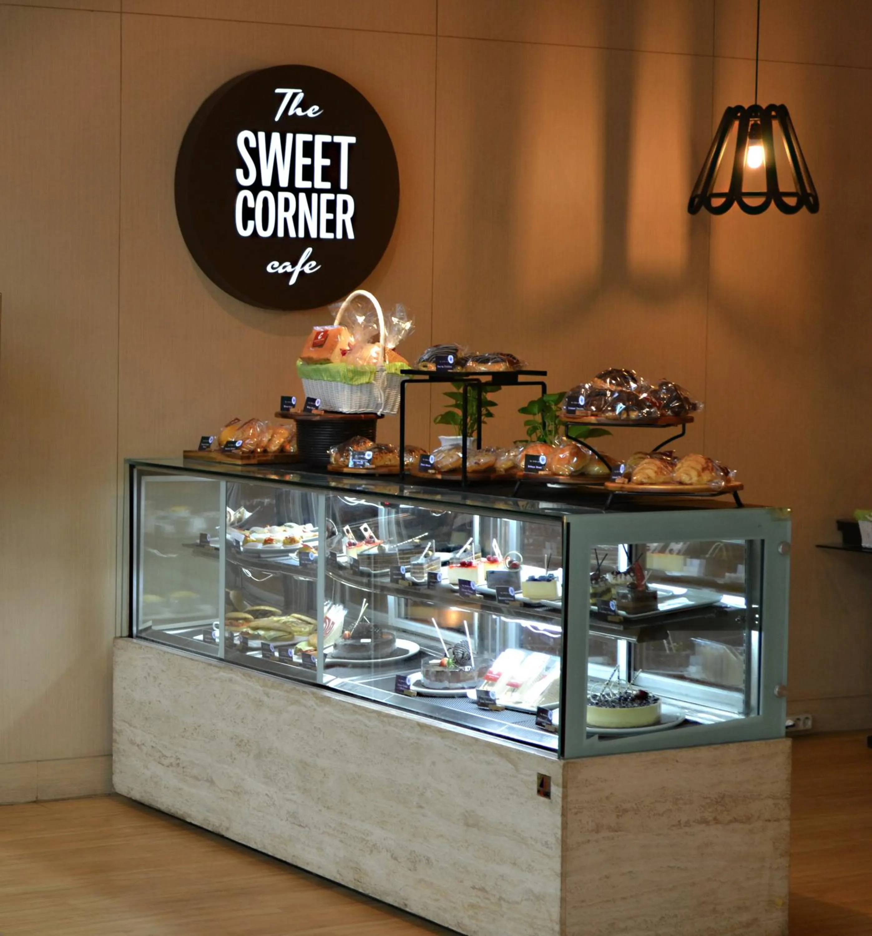 Restaurant/places to eat in Century Park Hotel