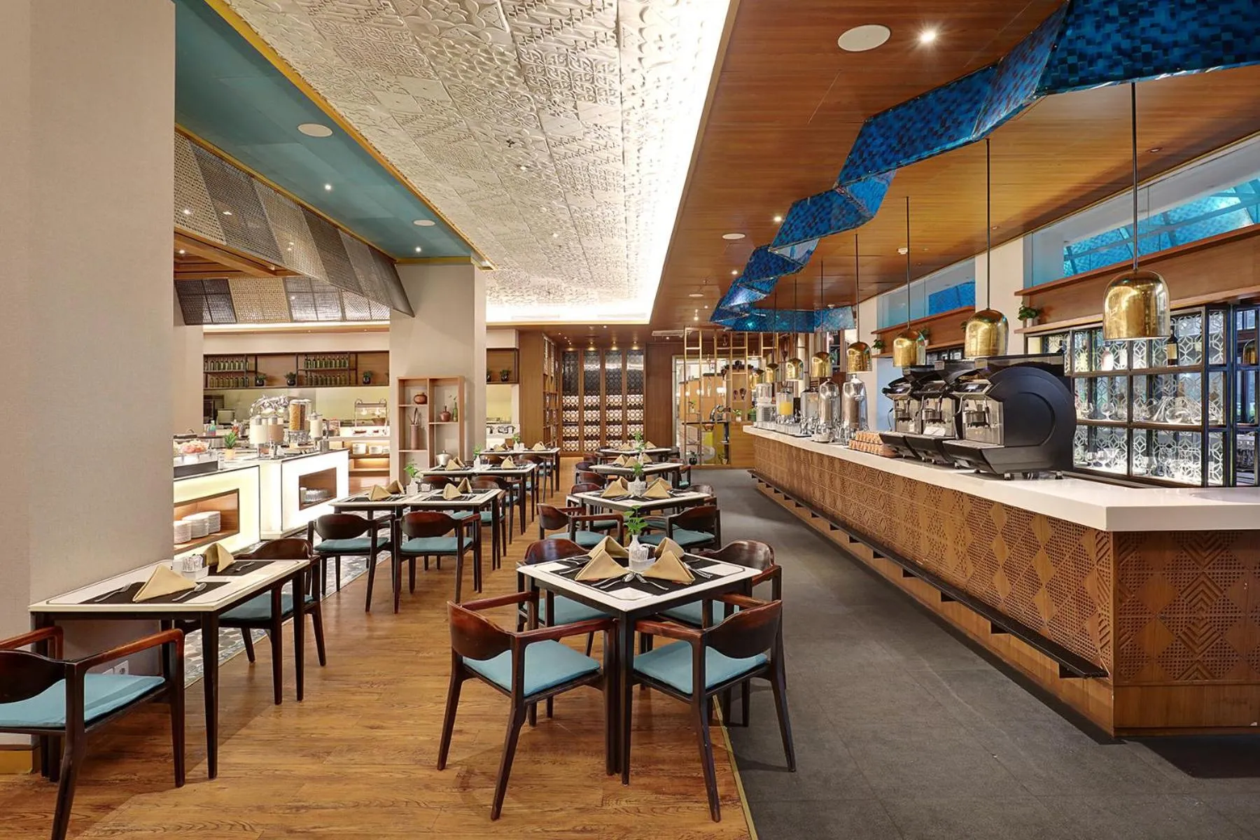 Restaurant/places to eat in Century Park Hotel