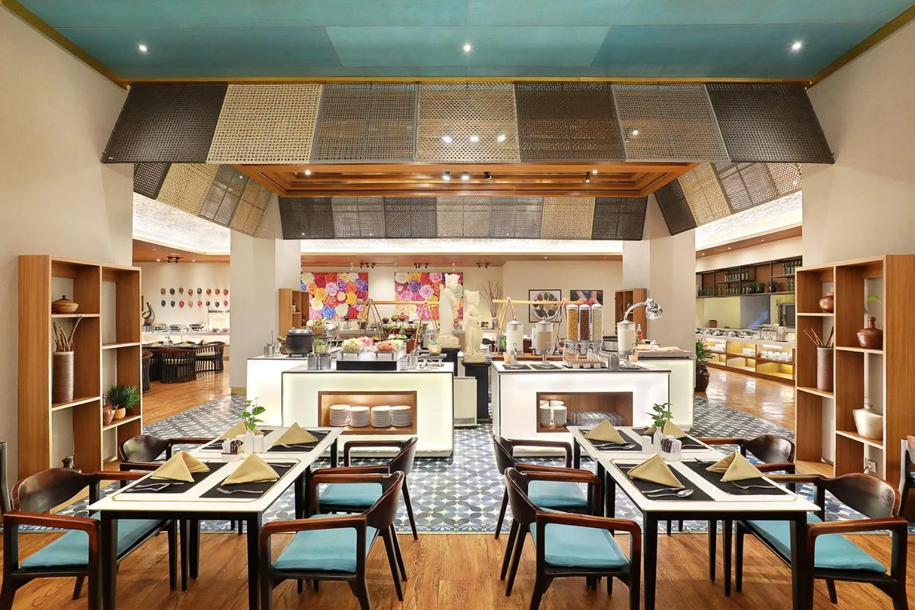 Restaurant/places to eat in Century Park Hotel