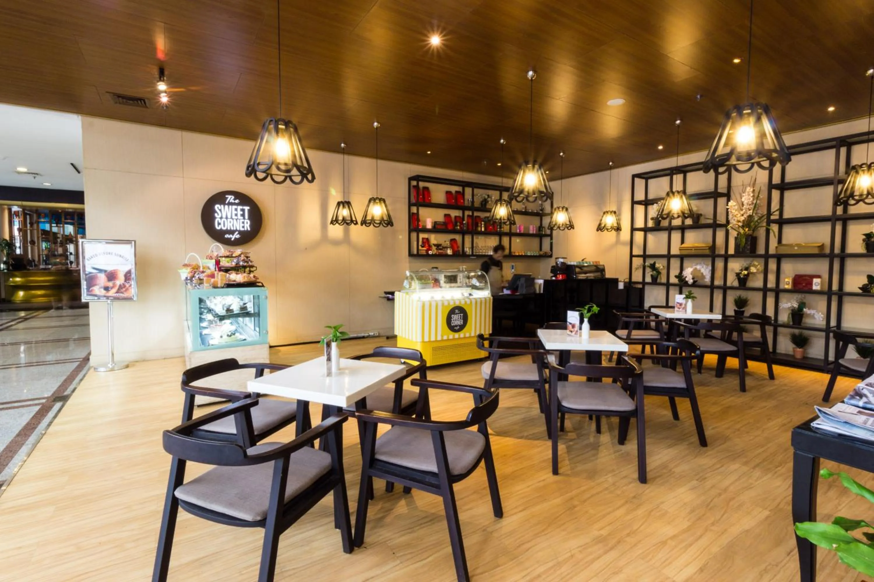 Restaurant/places to eat in Century Park Hotel