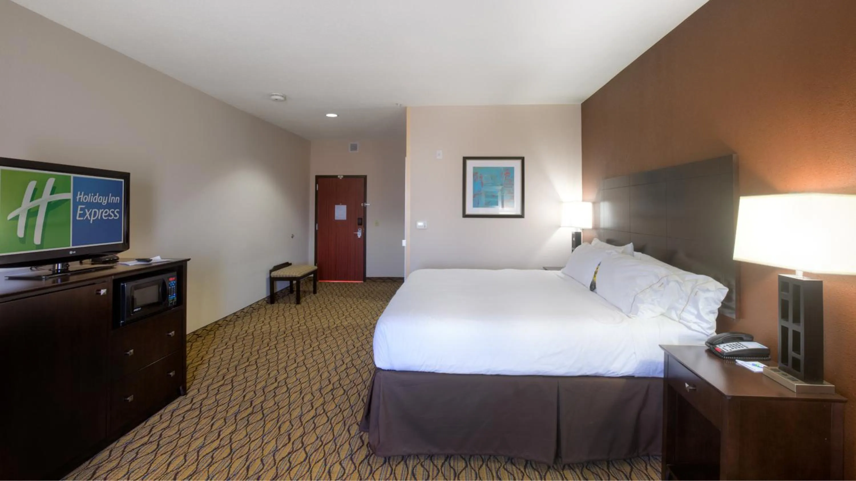 Photo of the whole room, Bed in Holiday Inn Express Hotel and Suites Elk City by IHG