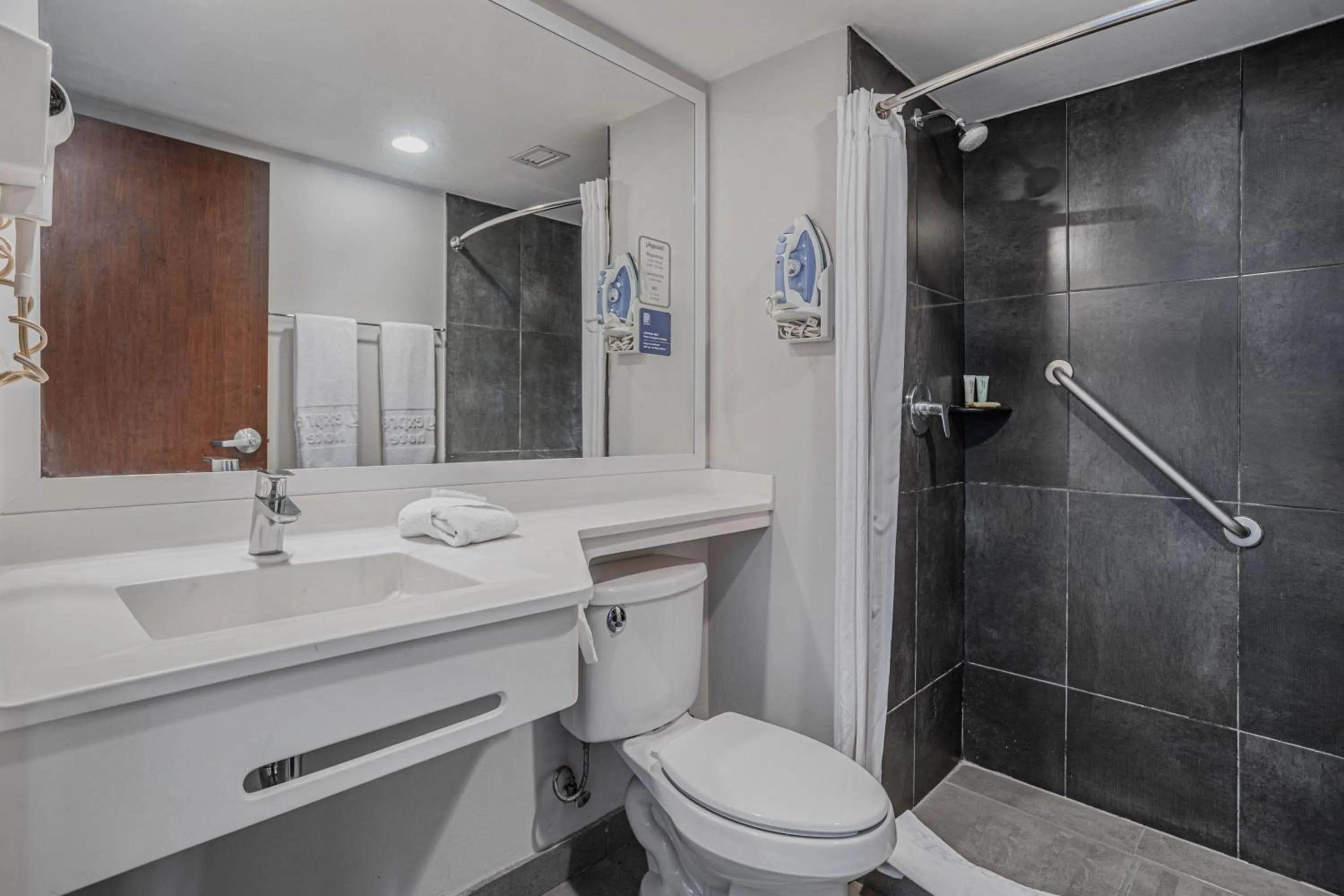 Bathroom in City Express by Marriott Durango