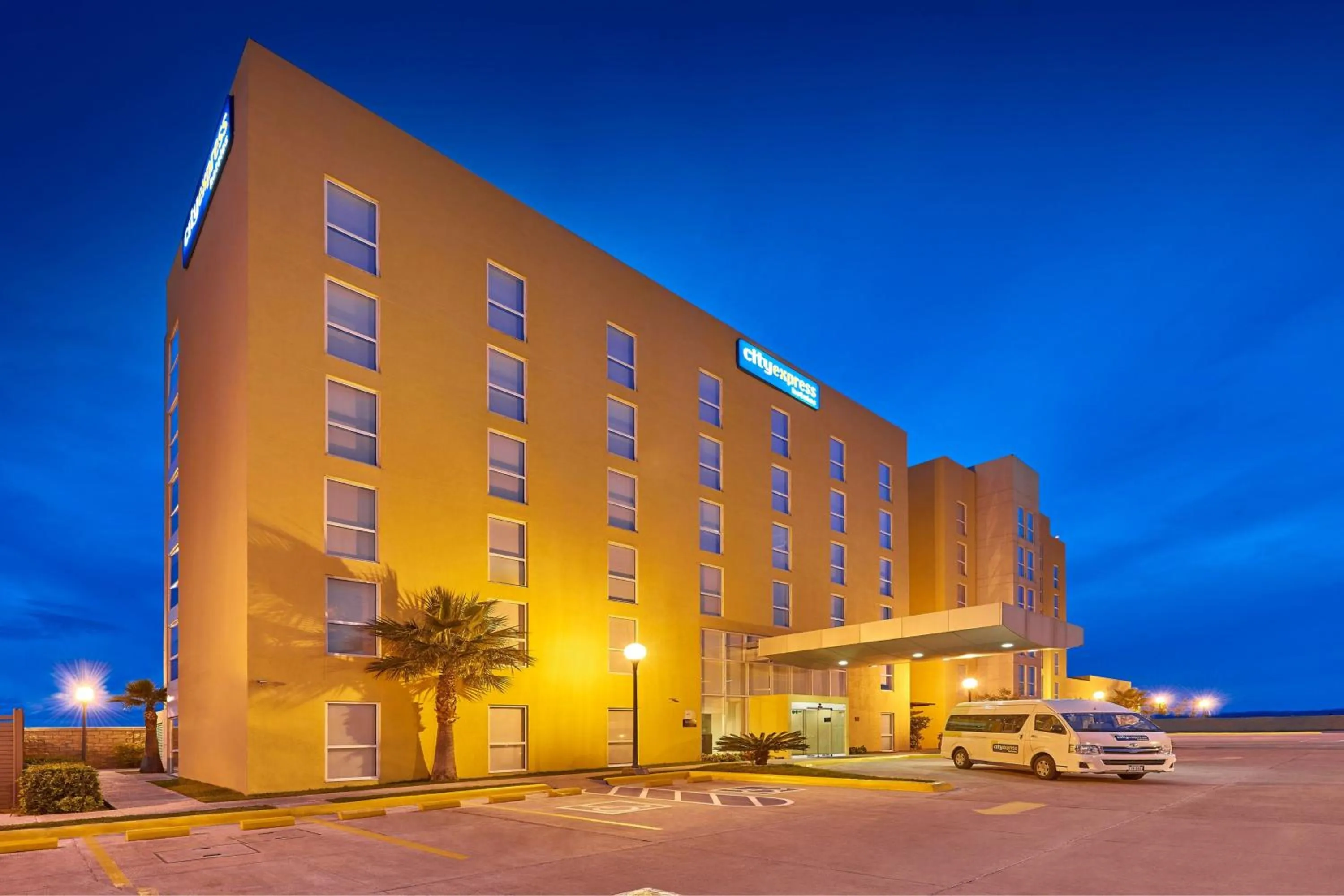 Property building in City Express by Marriott Durango