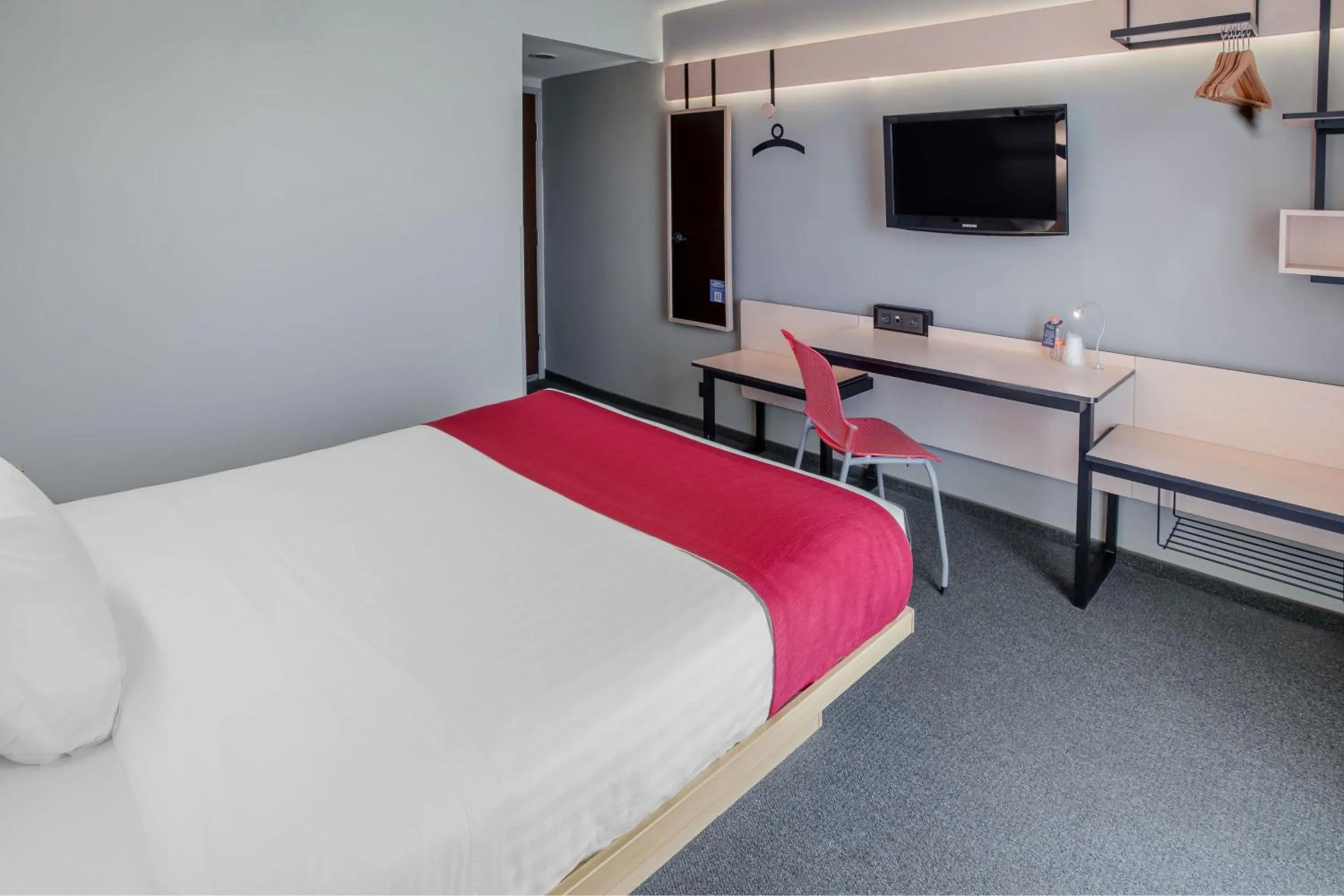 Photo of the whole room, Bed in City Express by Marriott Durango