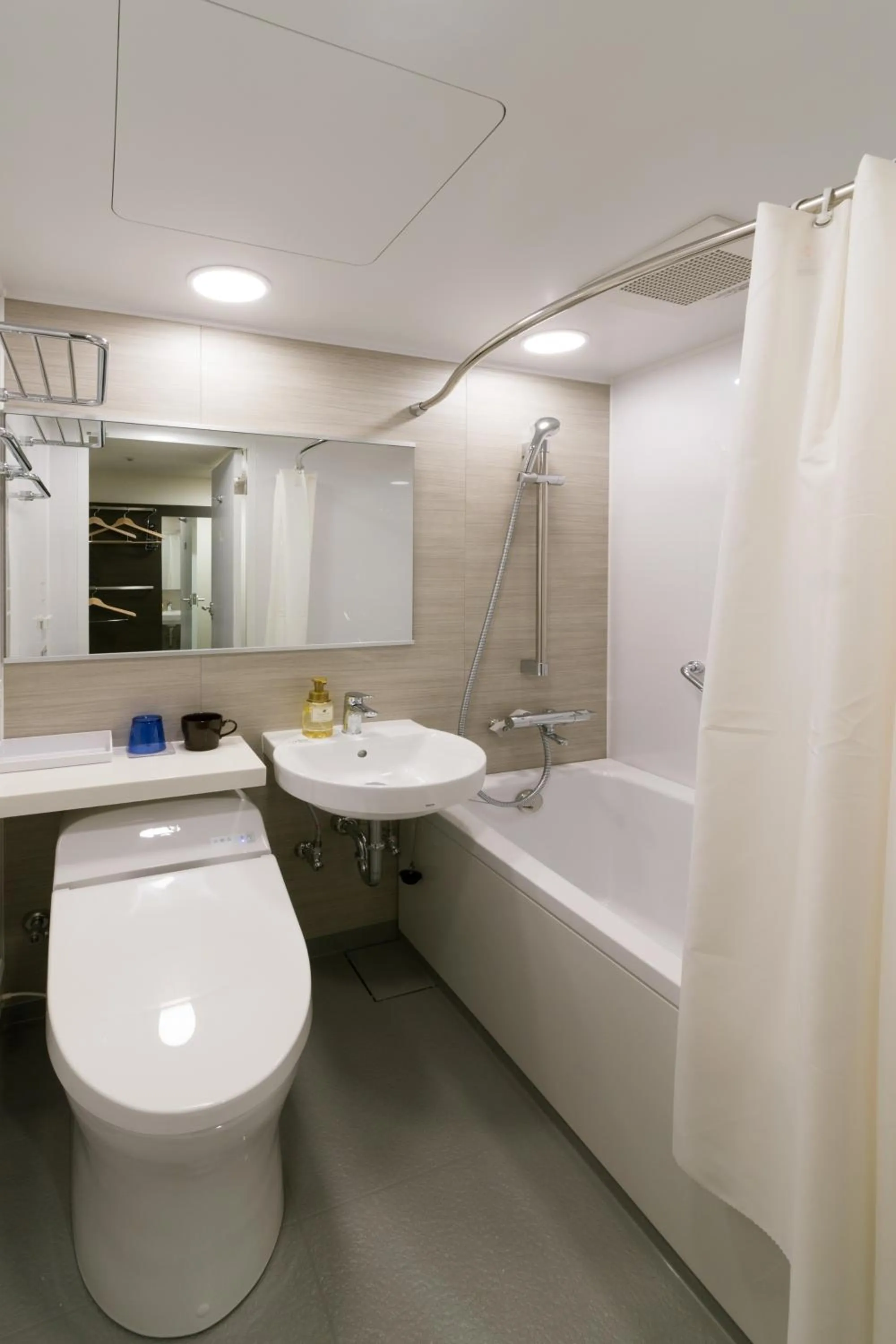 Toilet in Via Inn Prime Kyotoeki Hachijoguchi