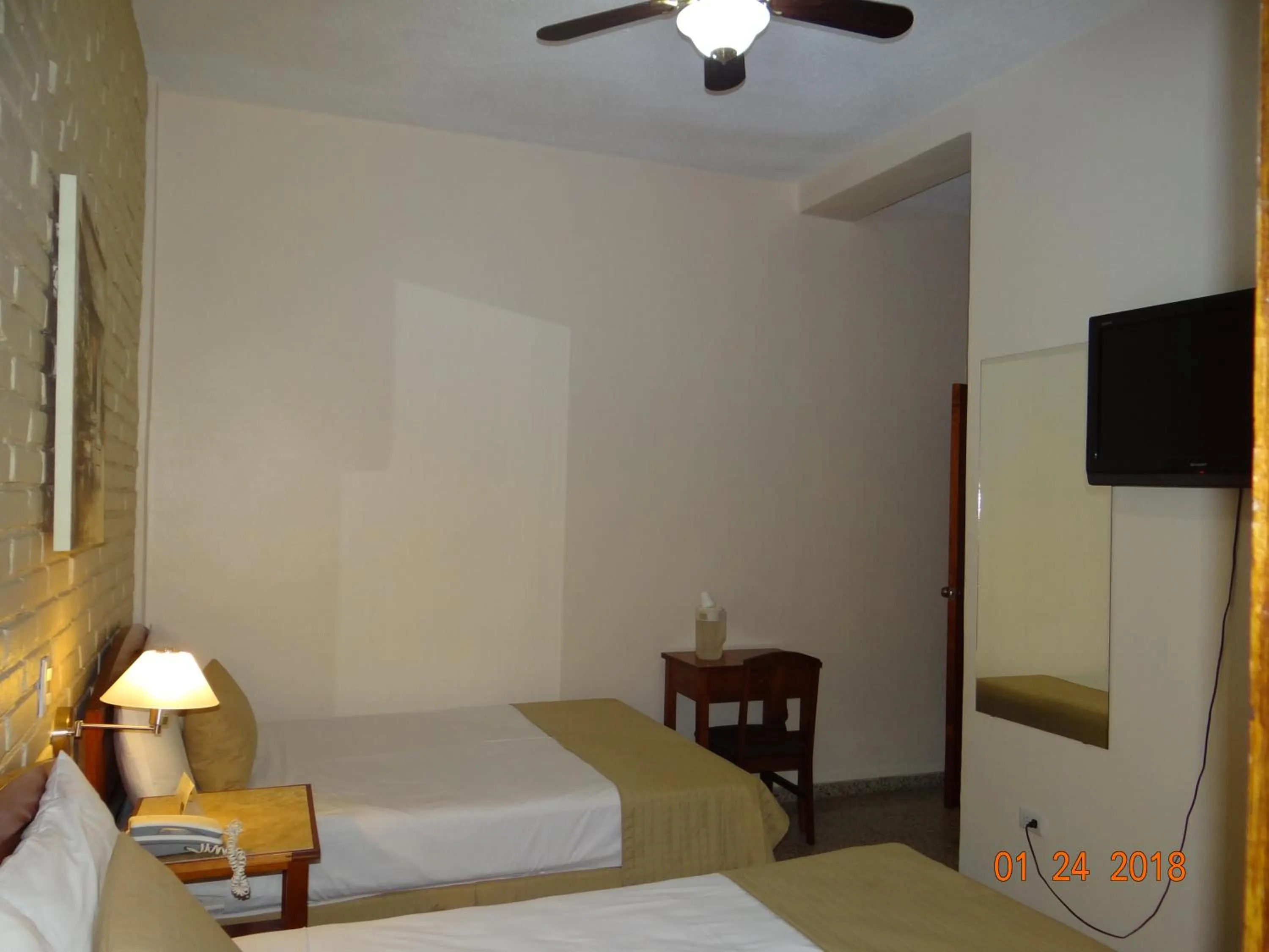 Photo of the whole room, Bed in Hotel Mac Arthur