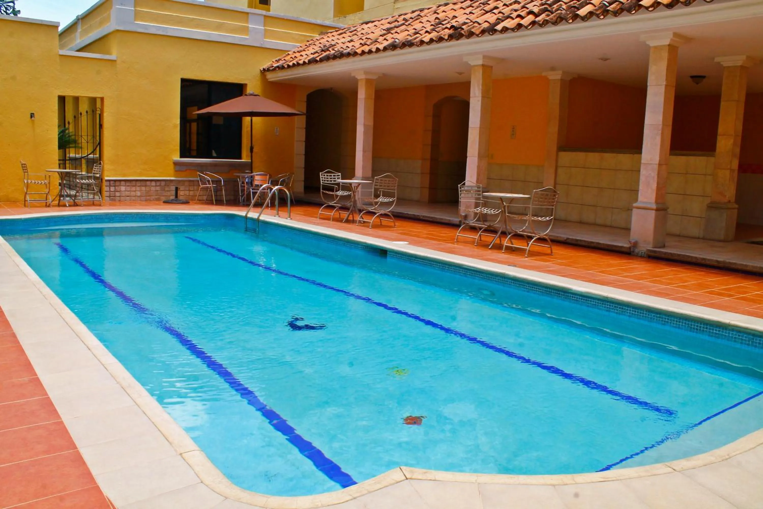 Swimming pool in Hotel Mac Arthur