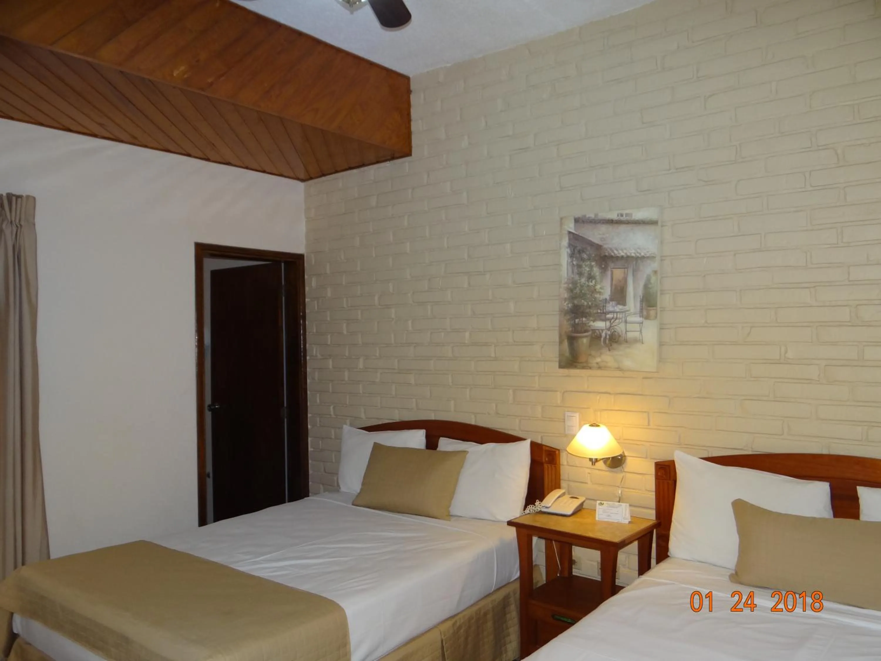 Photo of the whole room, Bed in Hotel Mac Arthur