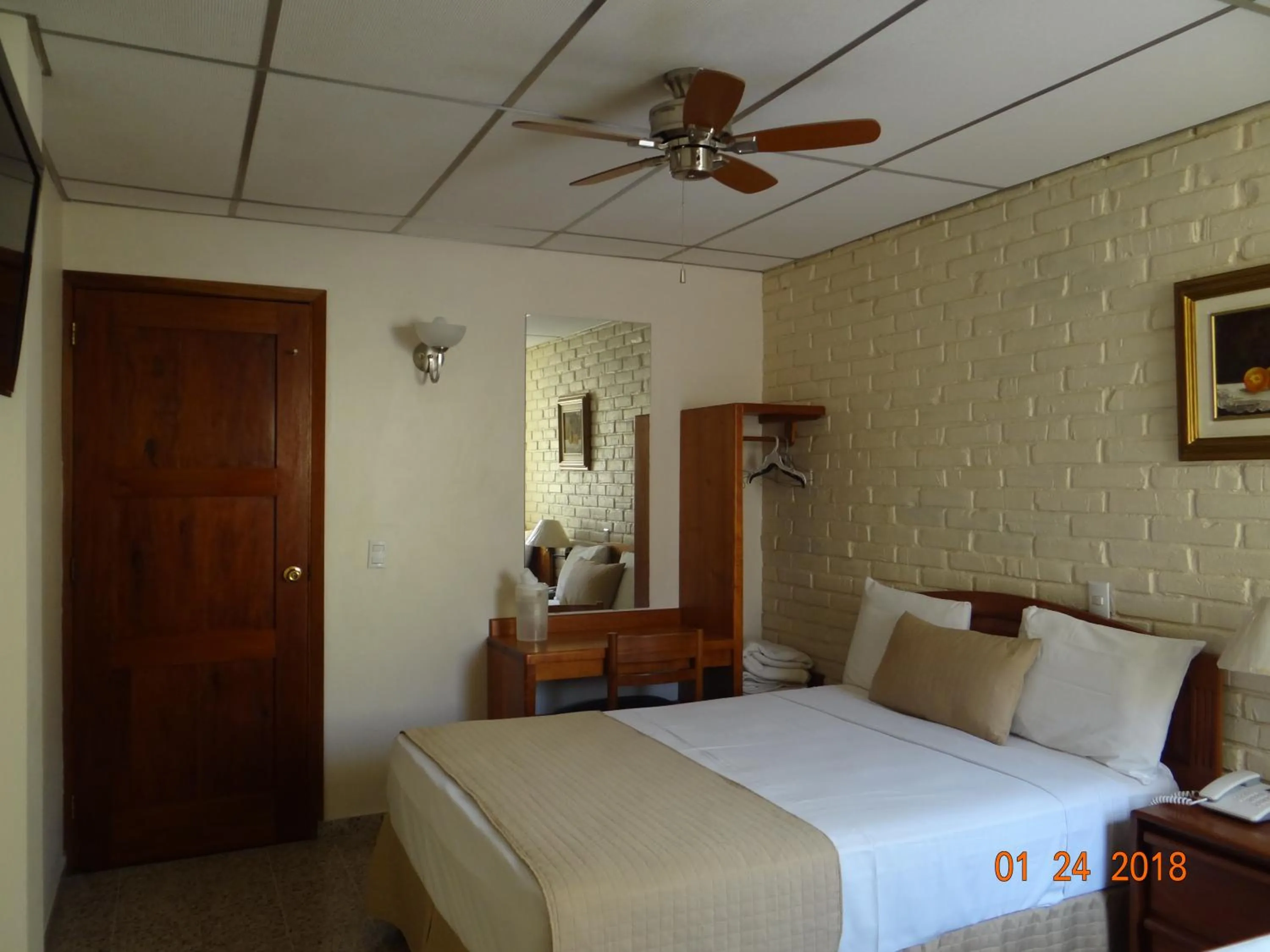 Photo of the whole room, Bed in Hotel Mac Arthur