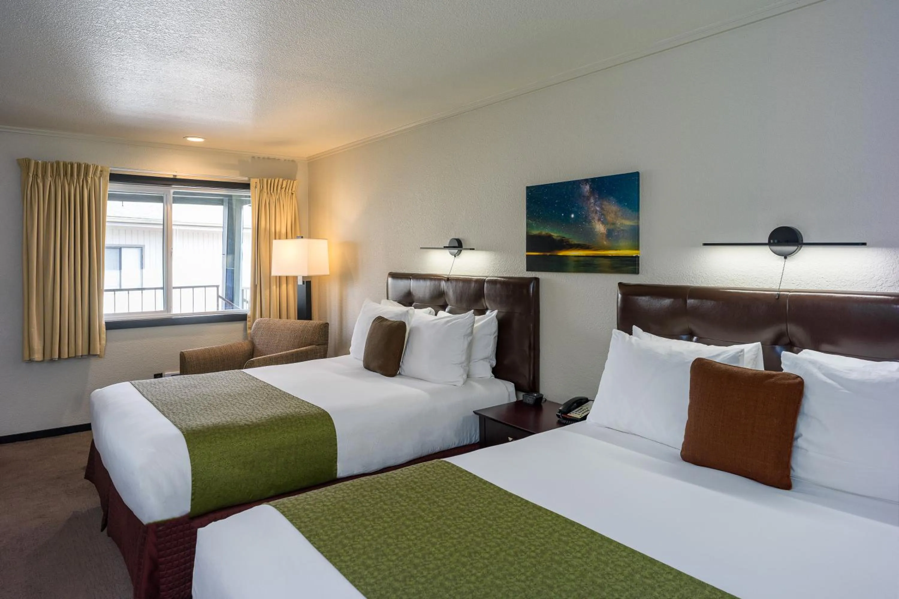 Bed in Earthbox Inn & Spa