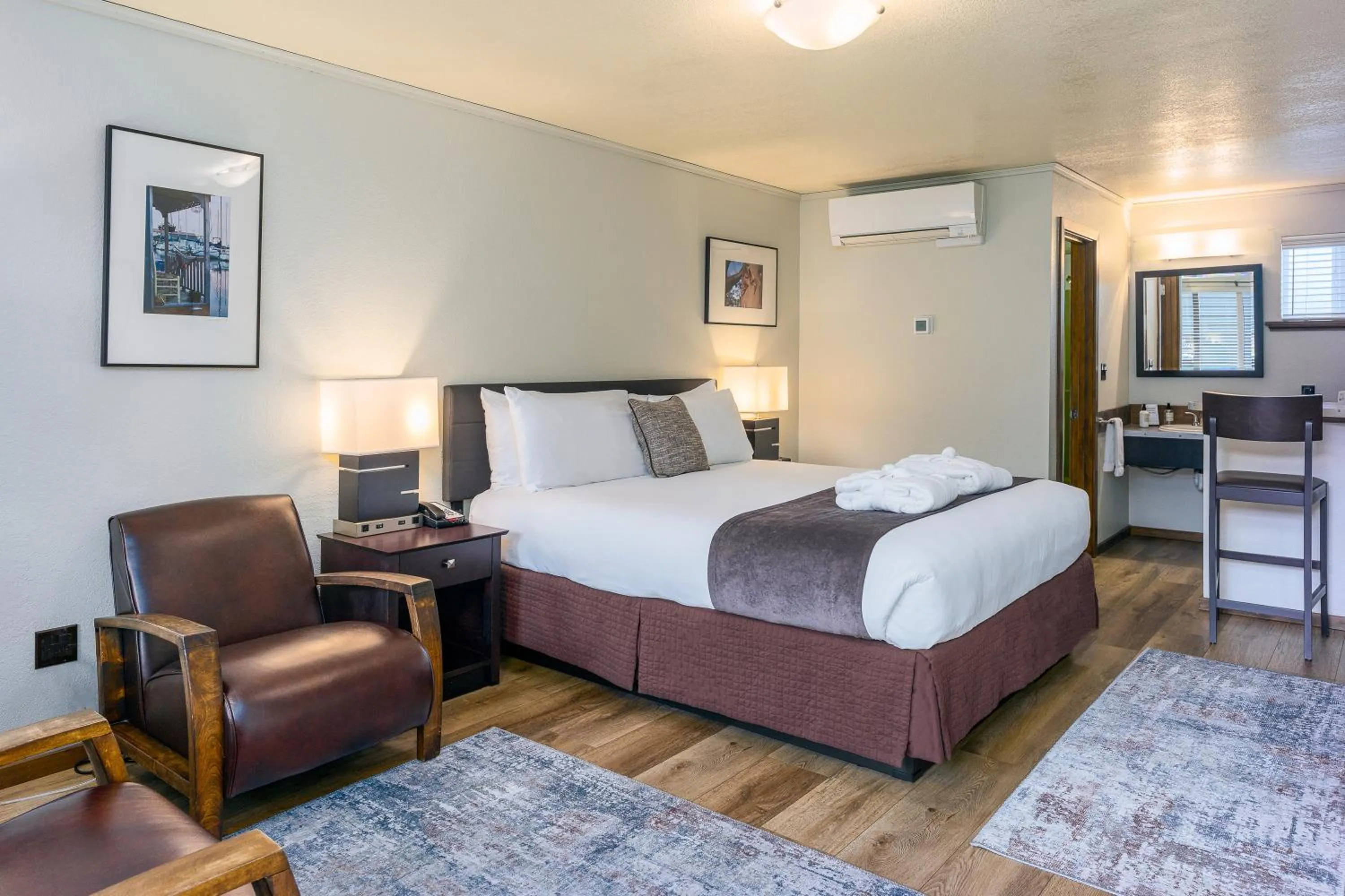 Bed in Earthbox Inn & Spa