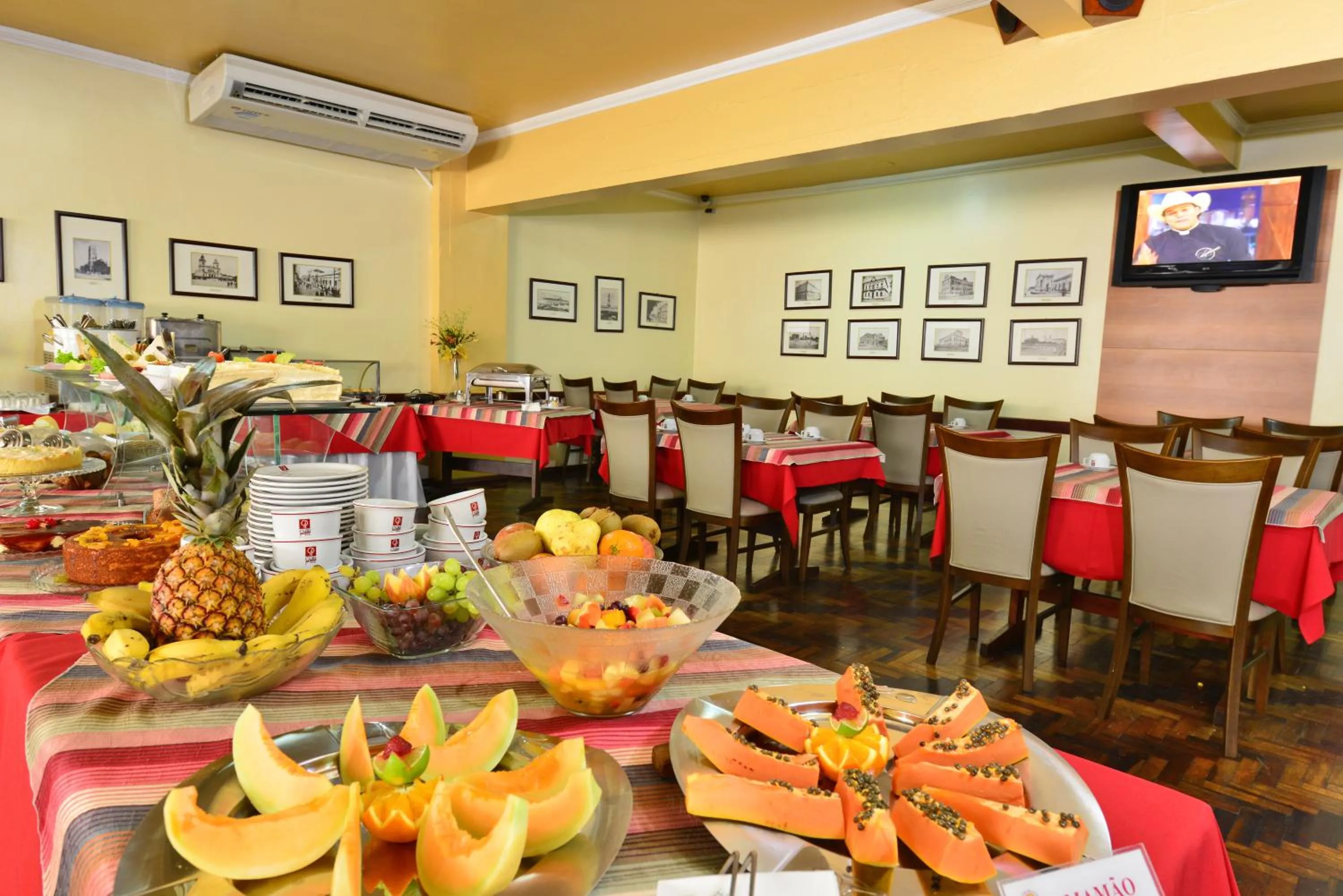 Buffet breakfast in Curi Palace Hotel