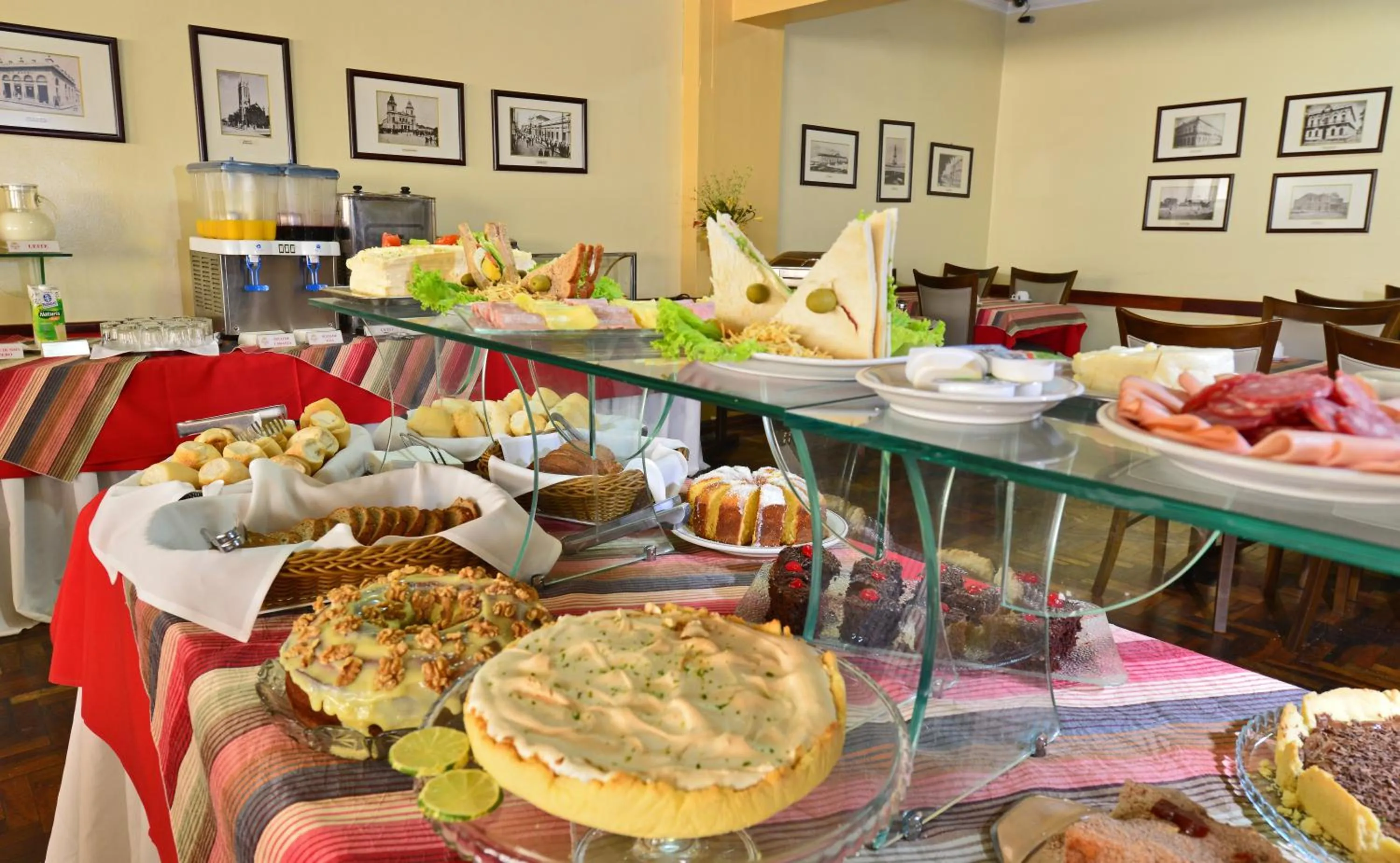 Buffet breakfast in Curi Palace Hotel