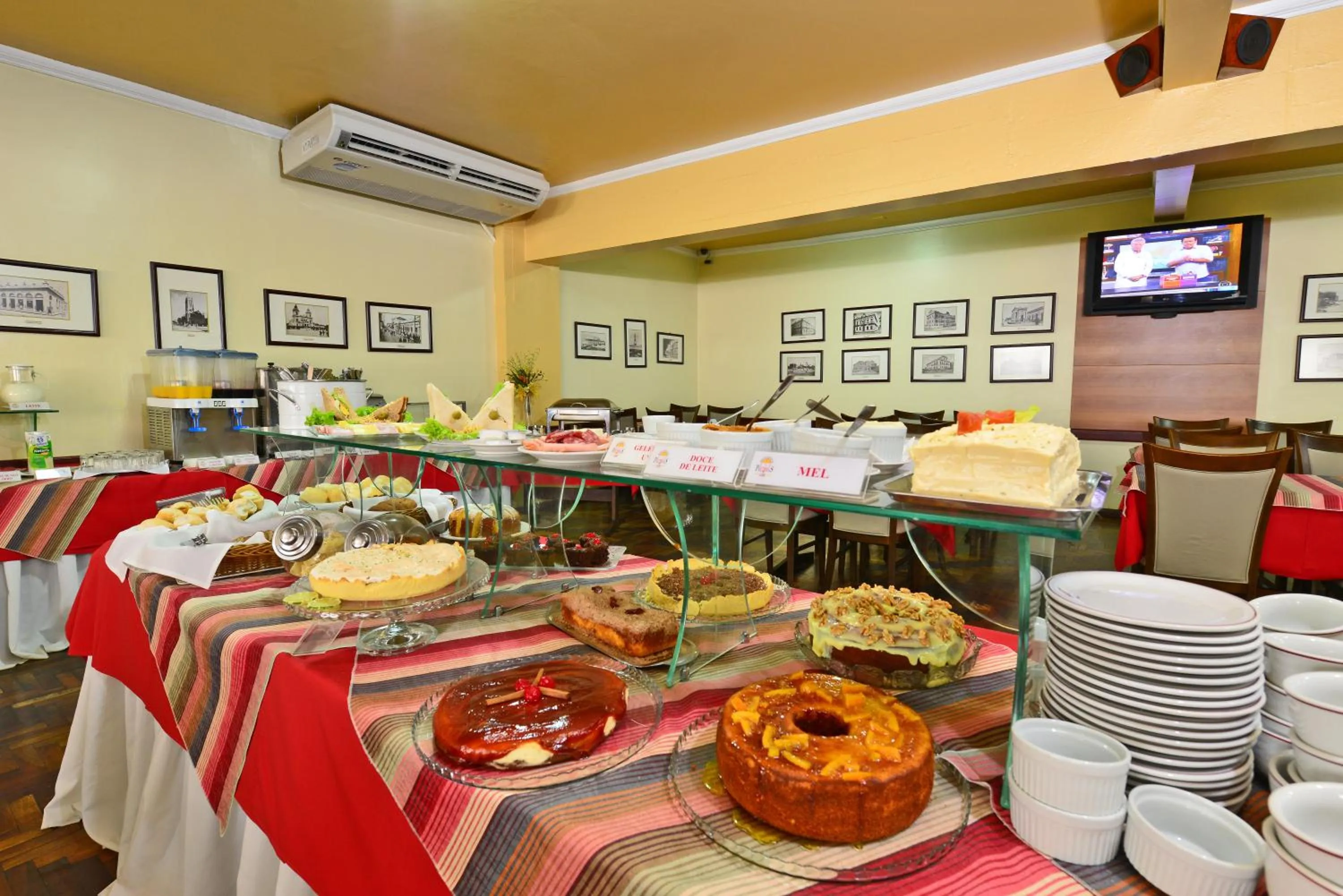 Buffet breakfast in Curi Palace Hotel