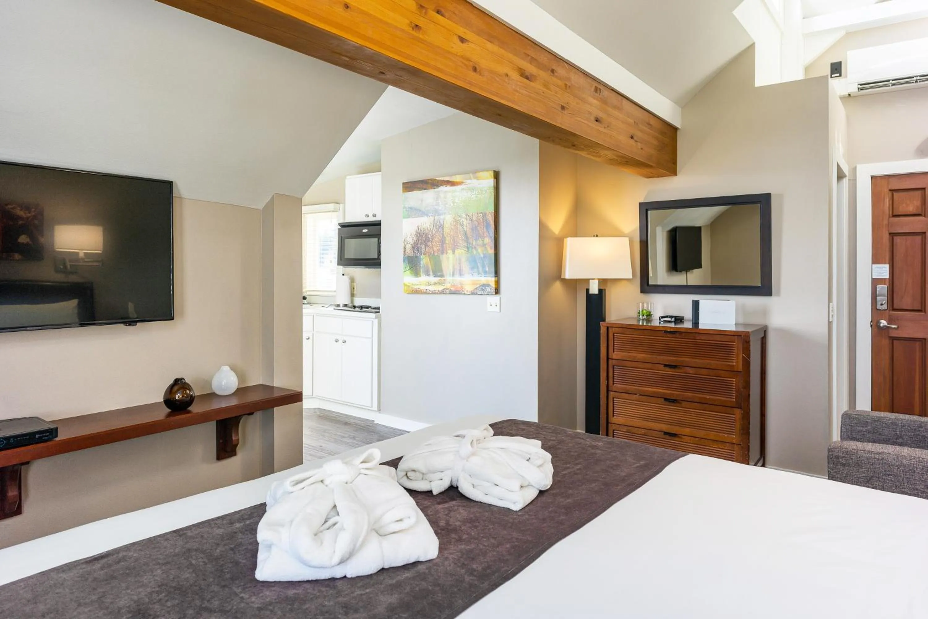 Kitchen or kitchenette, Bed in Bird Rock Hotel