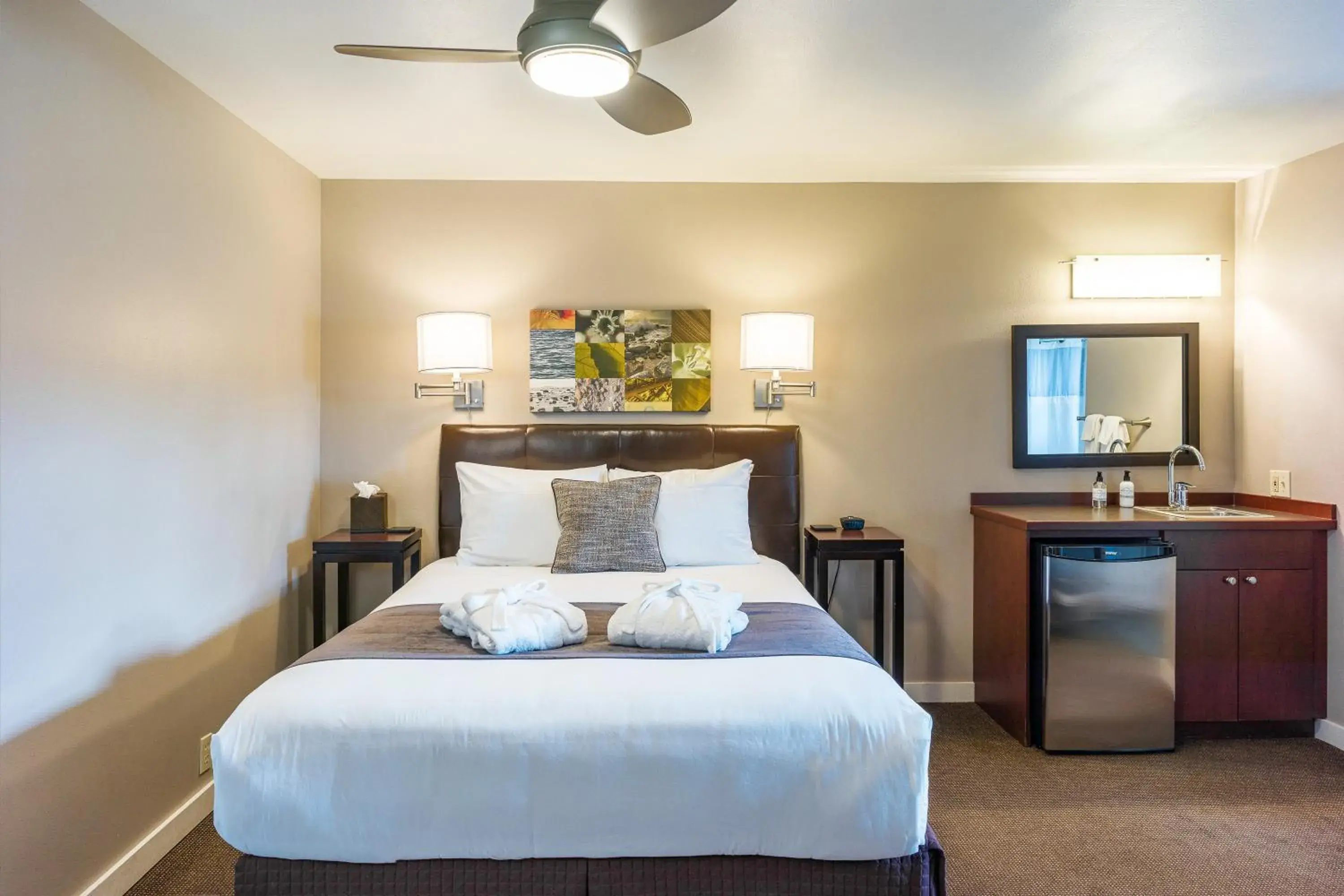 Queen Room in Bird Rock Hotel Queen Room in Bird Rock Hotel