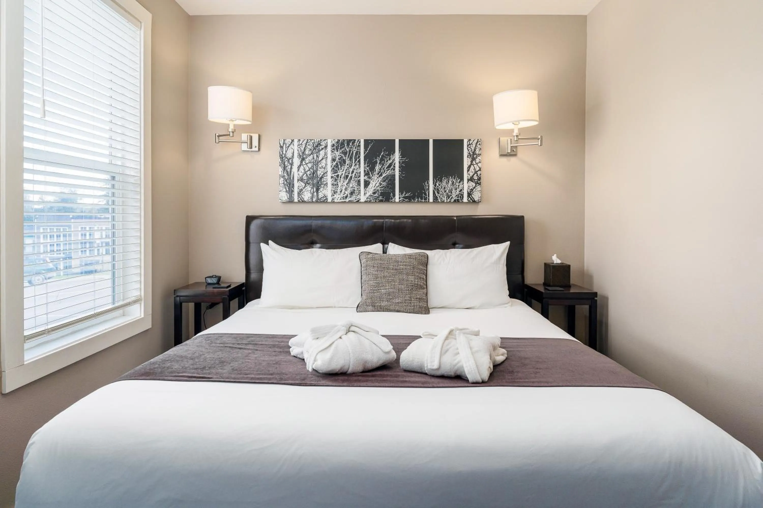 Bedroom, Bed in Bird Rock Hotel