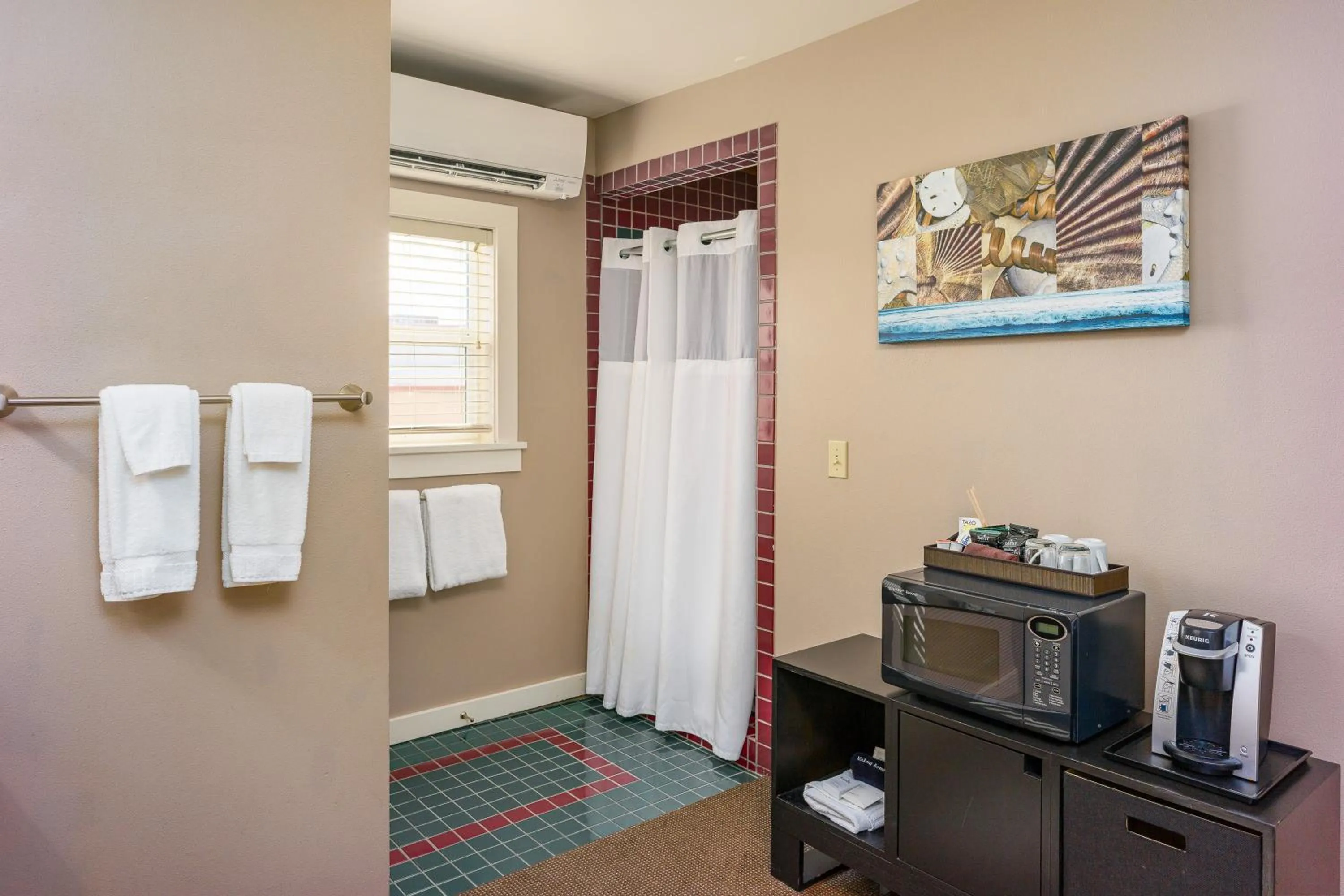 Shower in Bird Rock Hotel