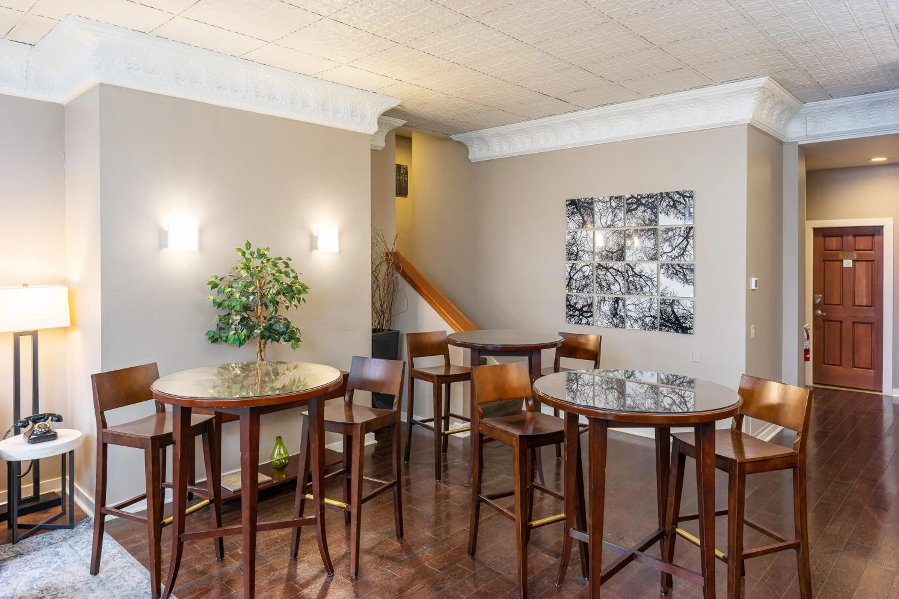 Property building in Bird Rock Hotel