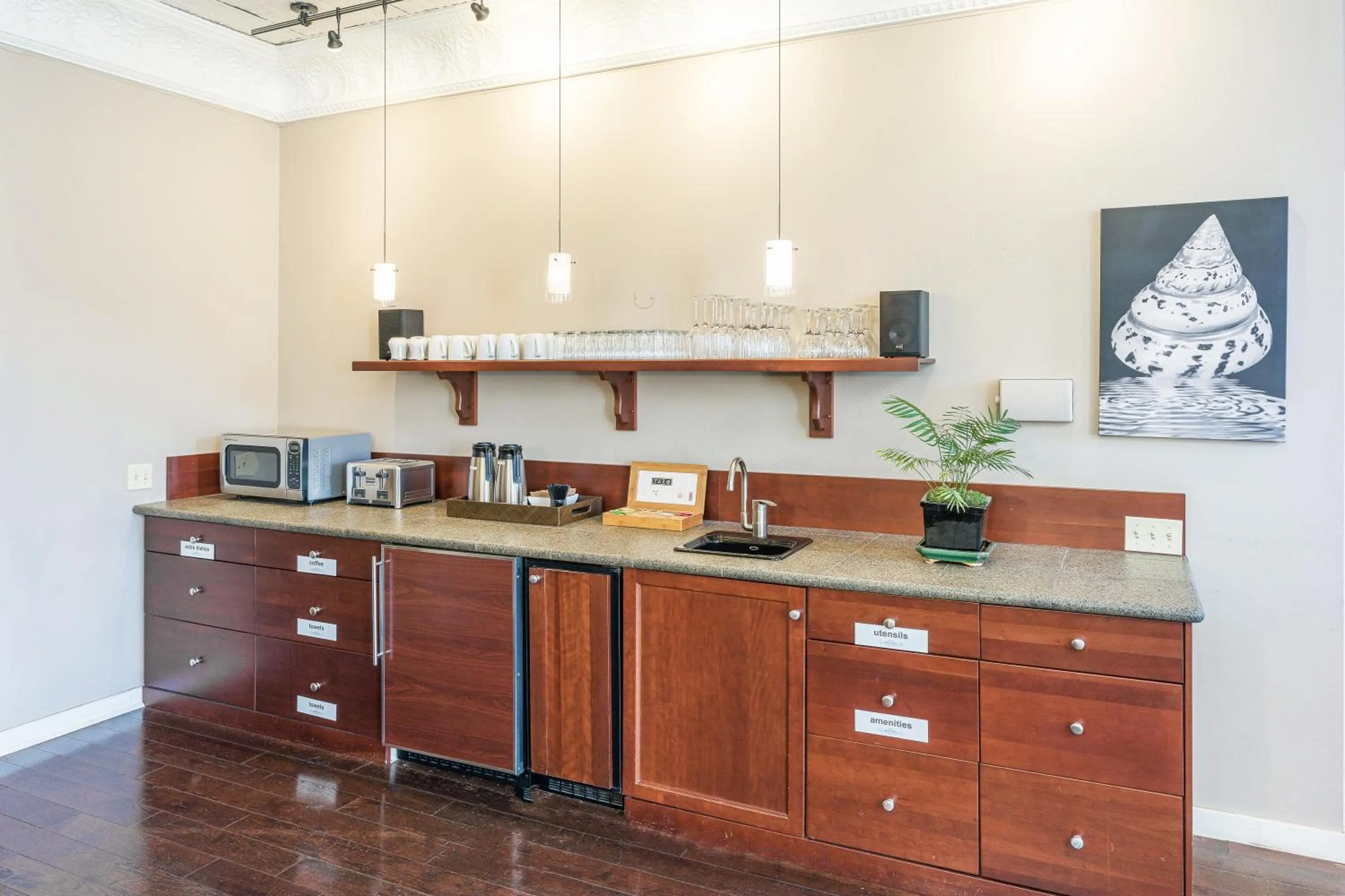 Property building in Bird Rock Hotel