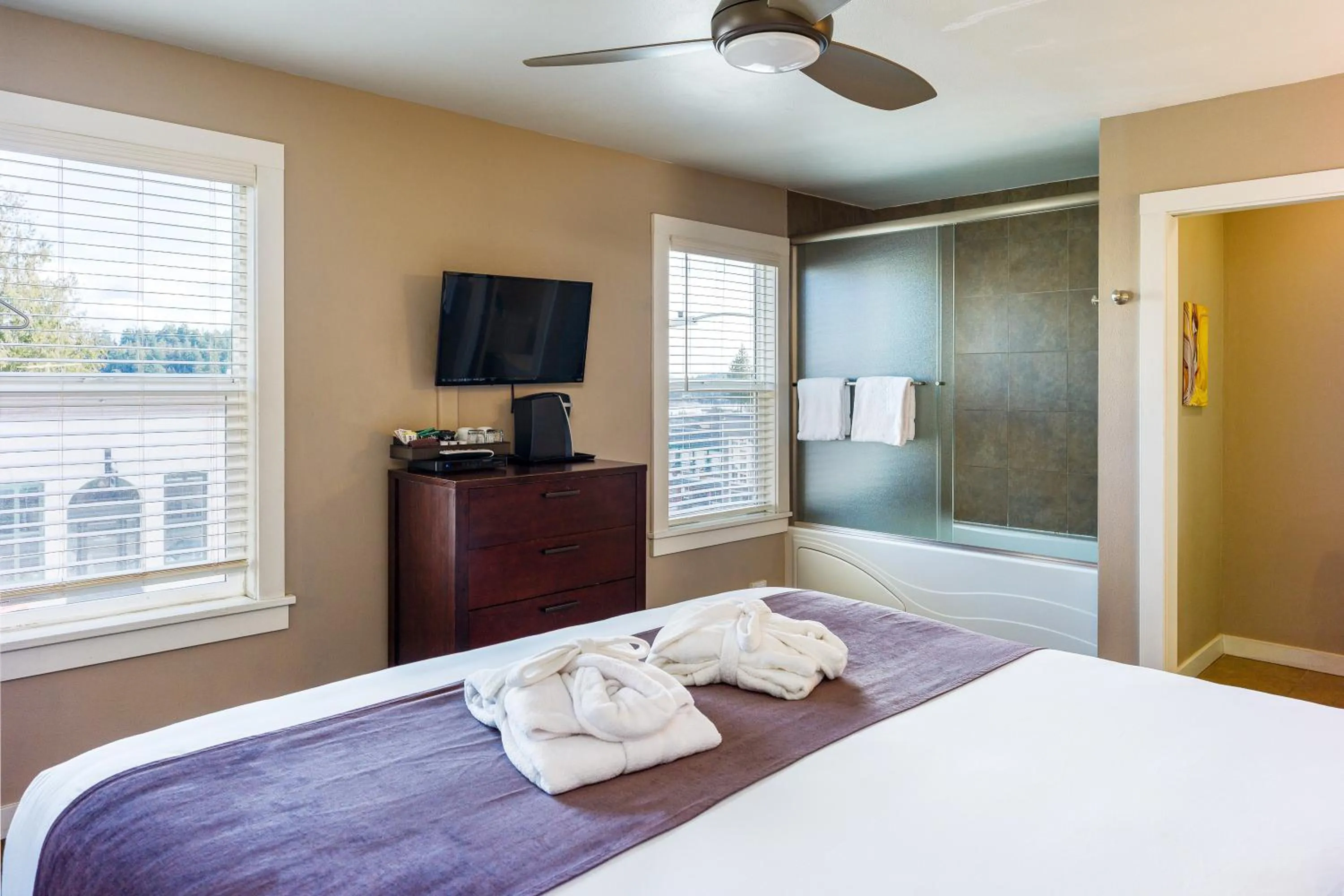 Bed in Bird Rock Hotel