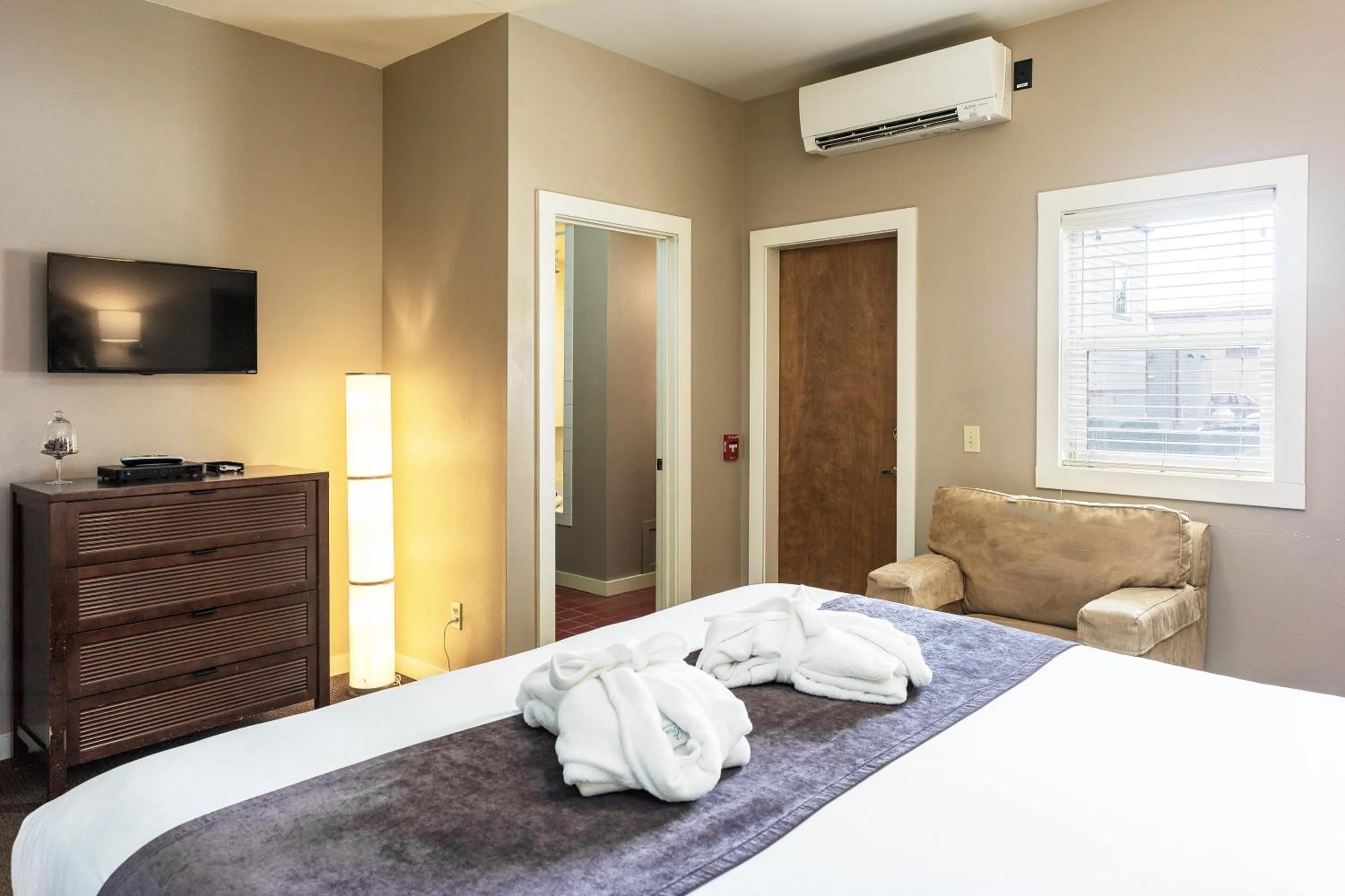 Bed in Bird Rock Hotel