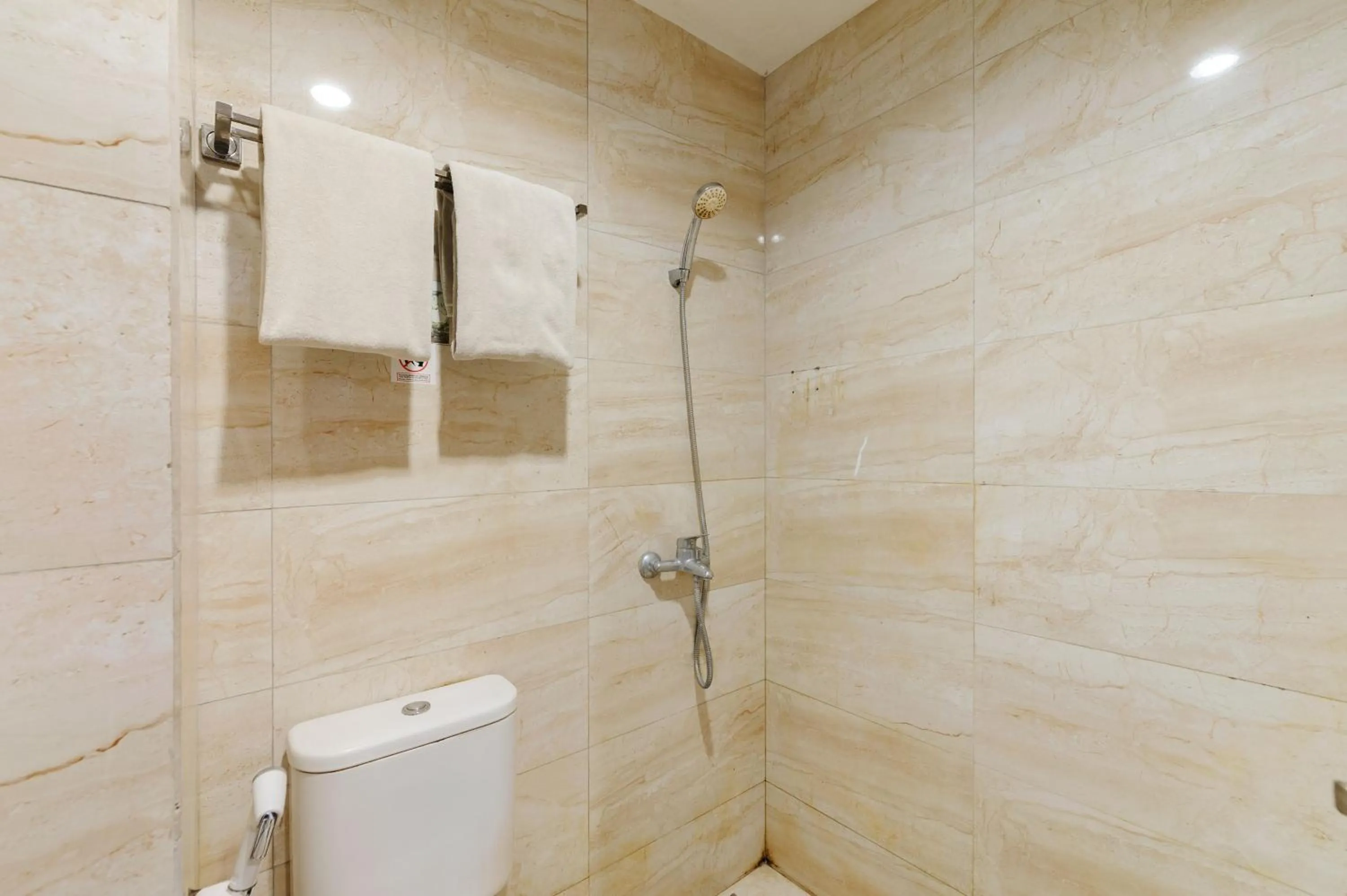 Bathroom in Sans Vibes Firdaus Mansion Kemang