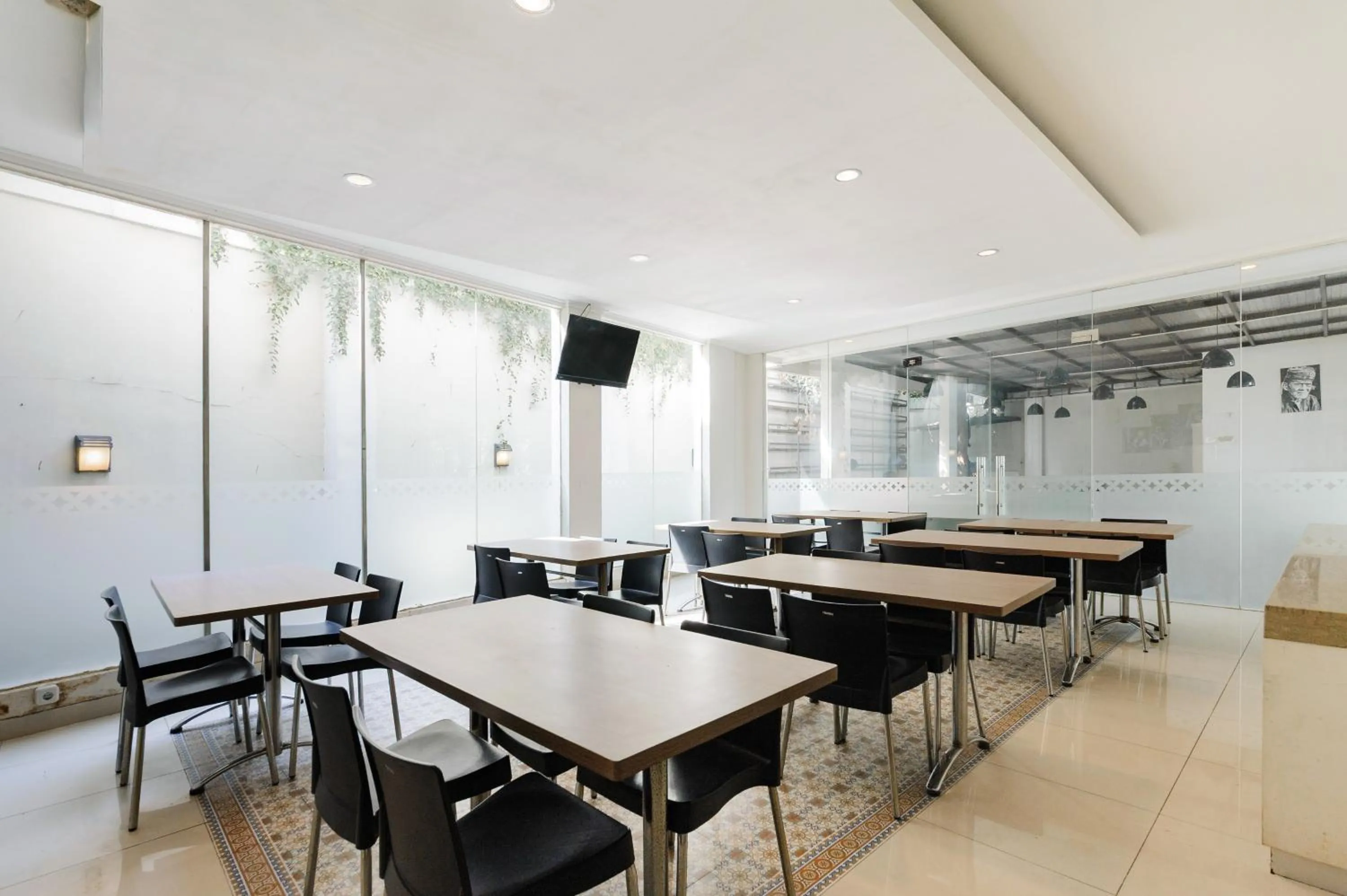 Seating area in Sans Vibes Firdaus Mansion Kemang