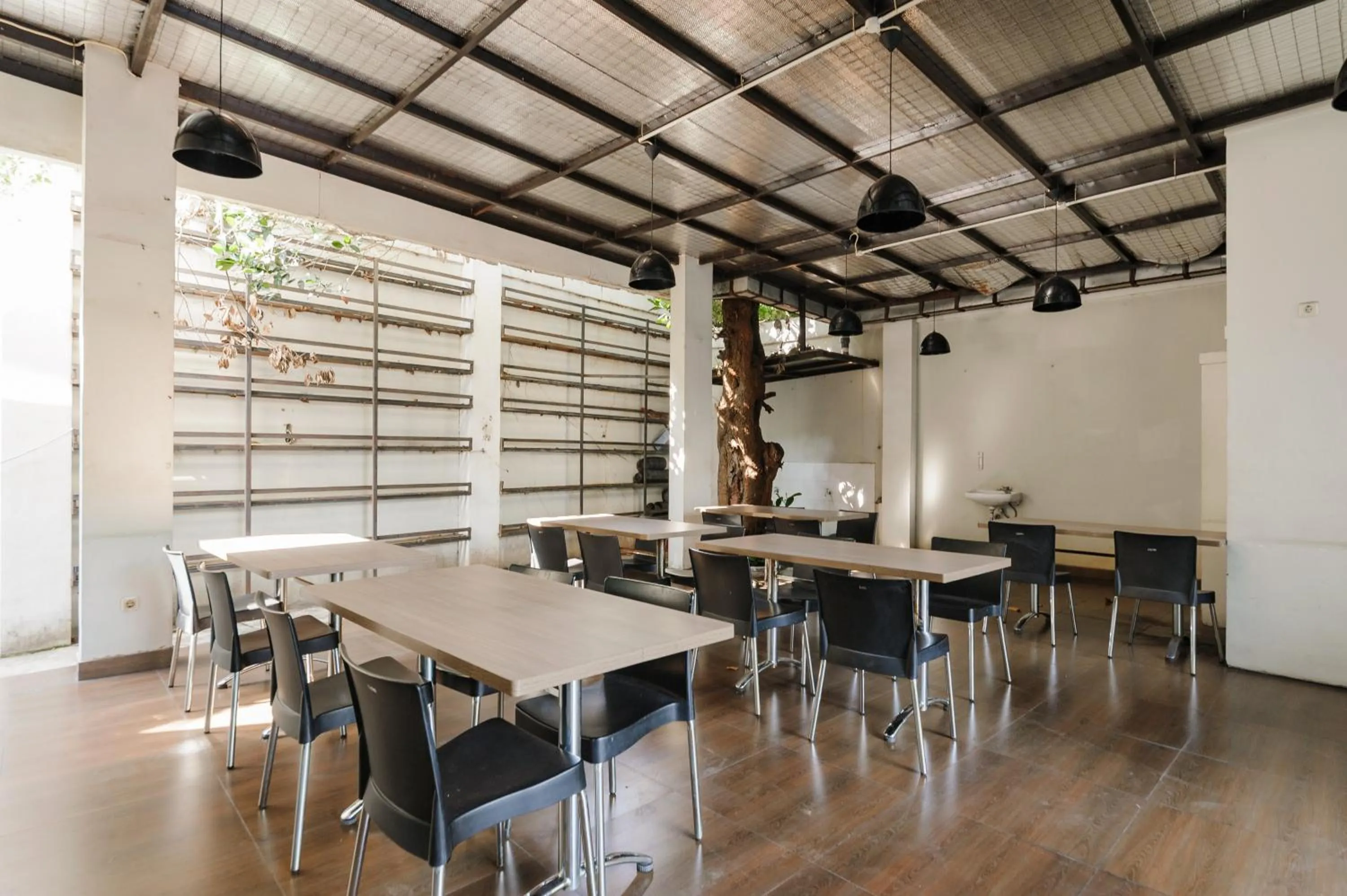 Seating area in Sans Vibes Firdaus Mansion Kemang