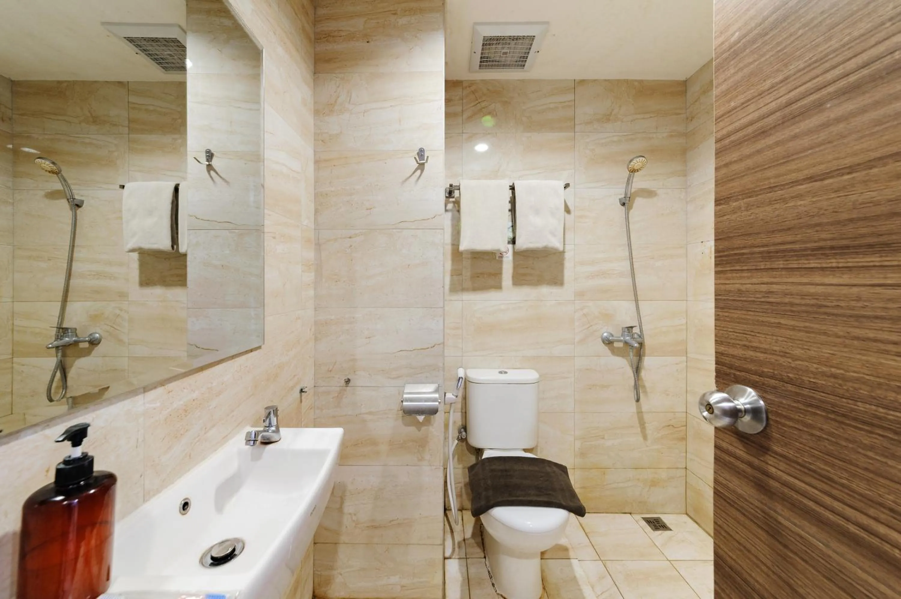 Bathroom in Sans Vibes Firdaus Mansion Kemang