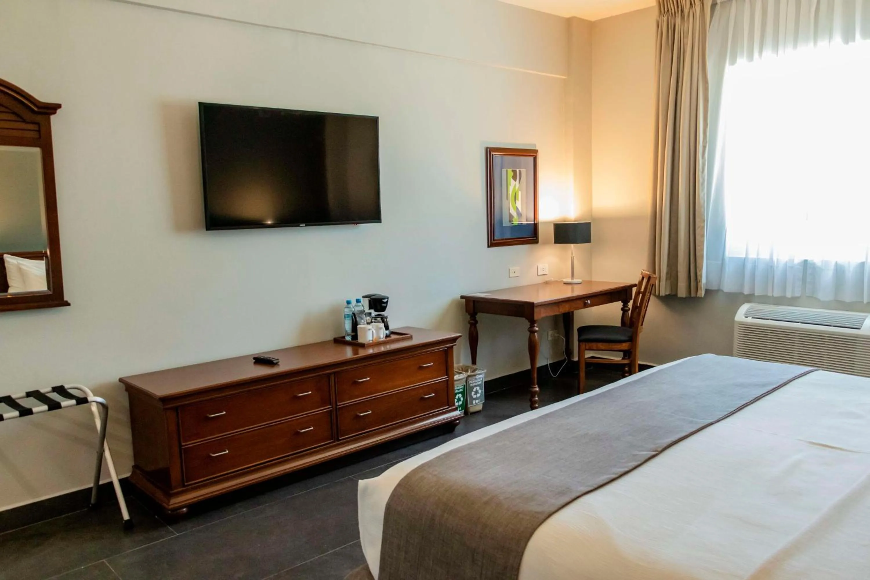 Bedroom, Bed in Best Western PLUS Los Mochis