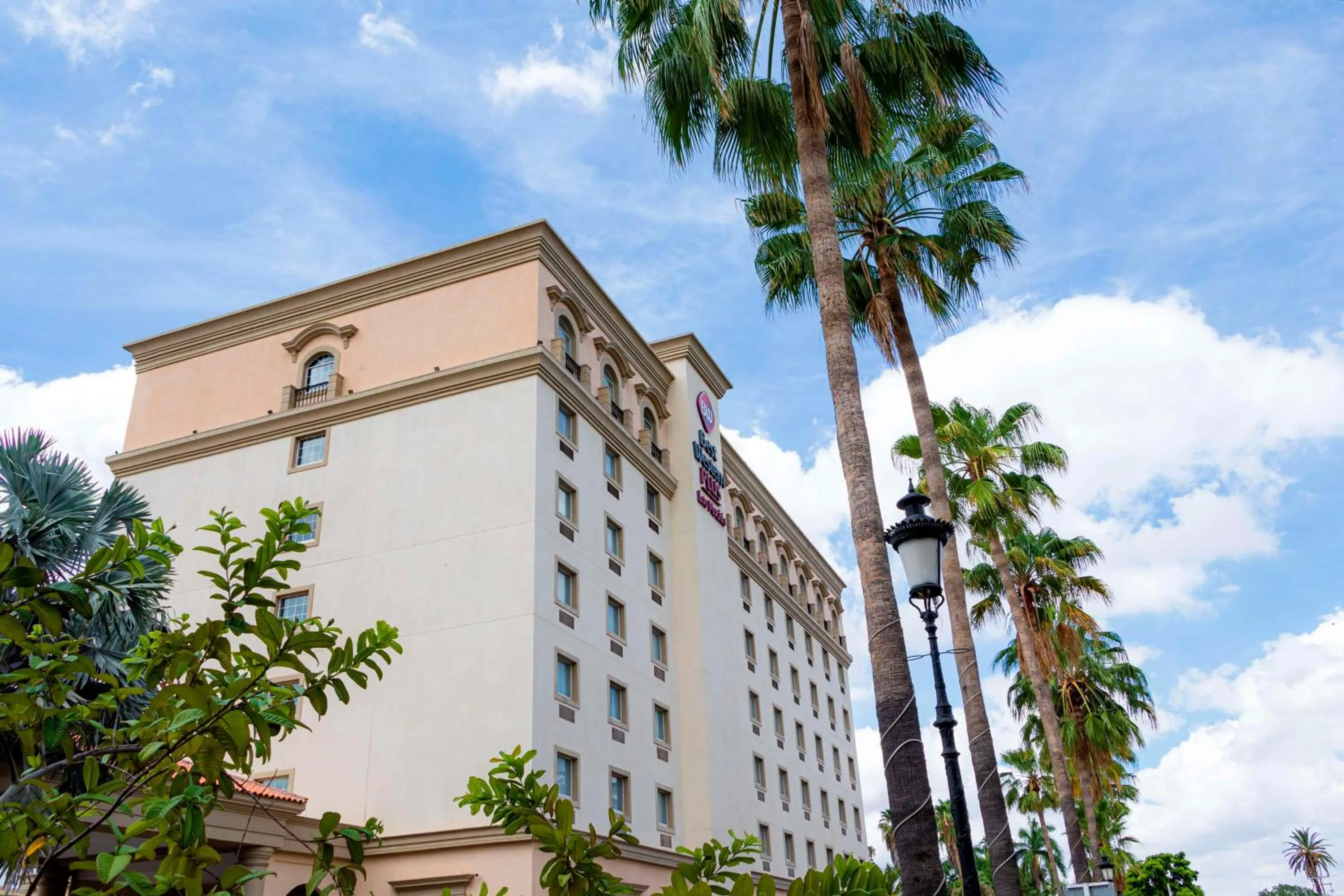 Property building in Best Western PLUS Los Mochis