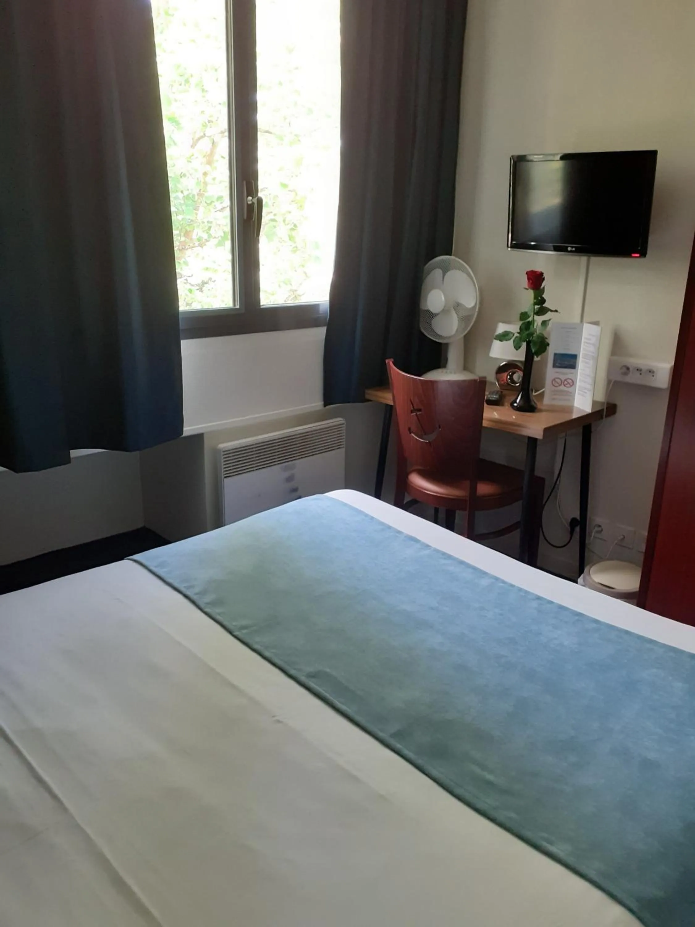 Photo of the whole room, Bed in Hôtel Les Gens de Mer La Rochelle