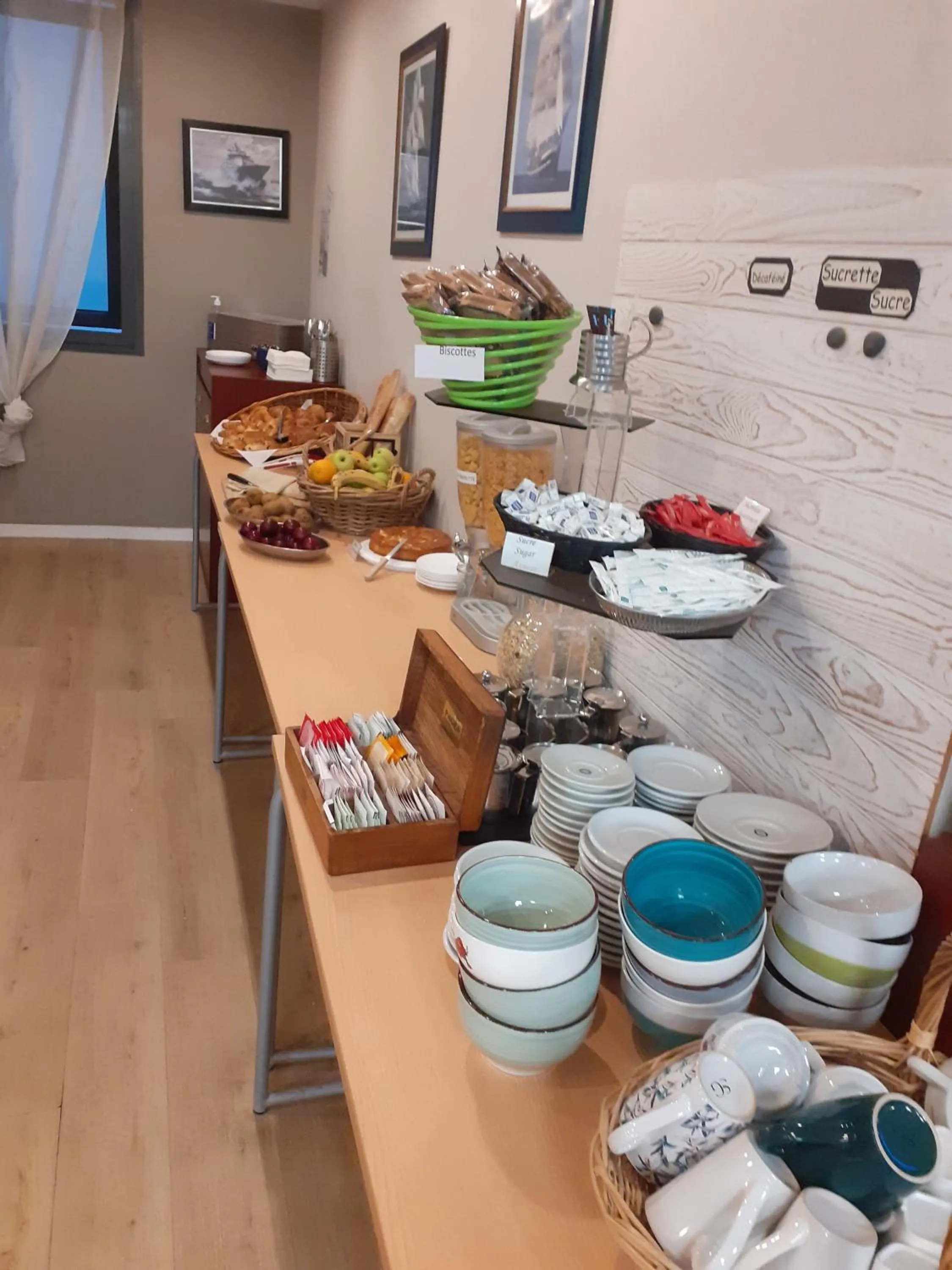 Breakfast in Hôtel Les Gens de Mer La Rochelle