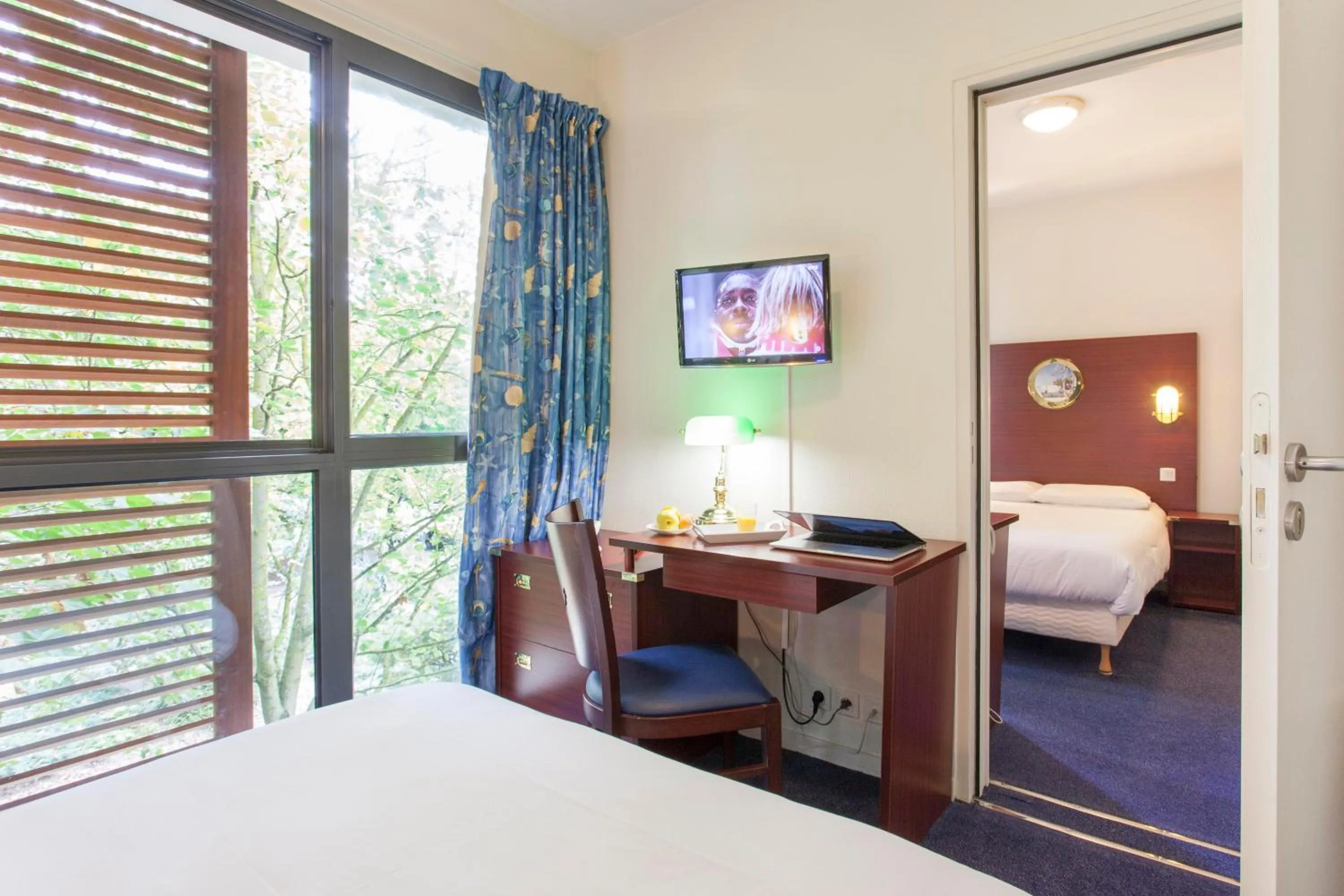 Photo of the whole room, Bed in Hôtel Les Gens de Mer La Rochelle