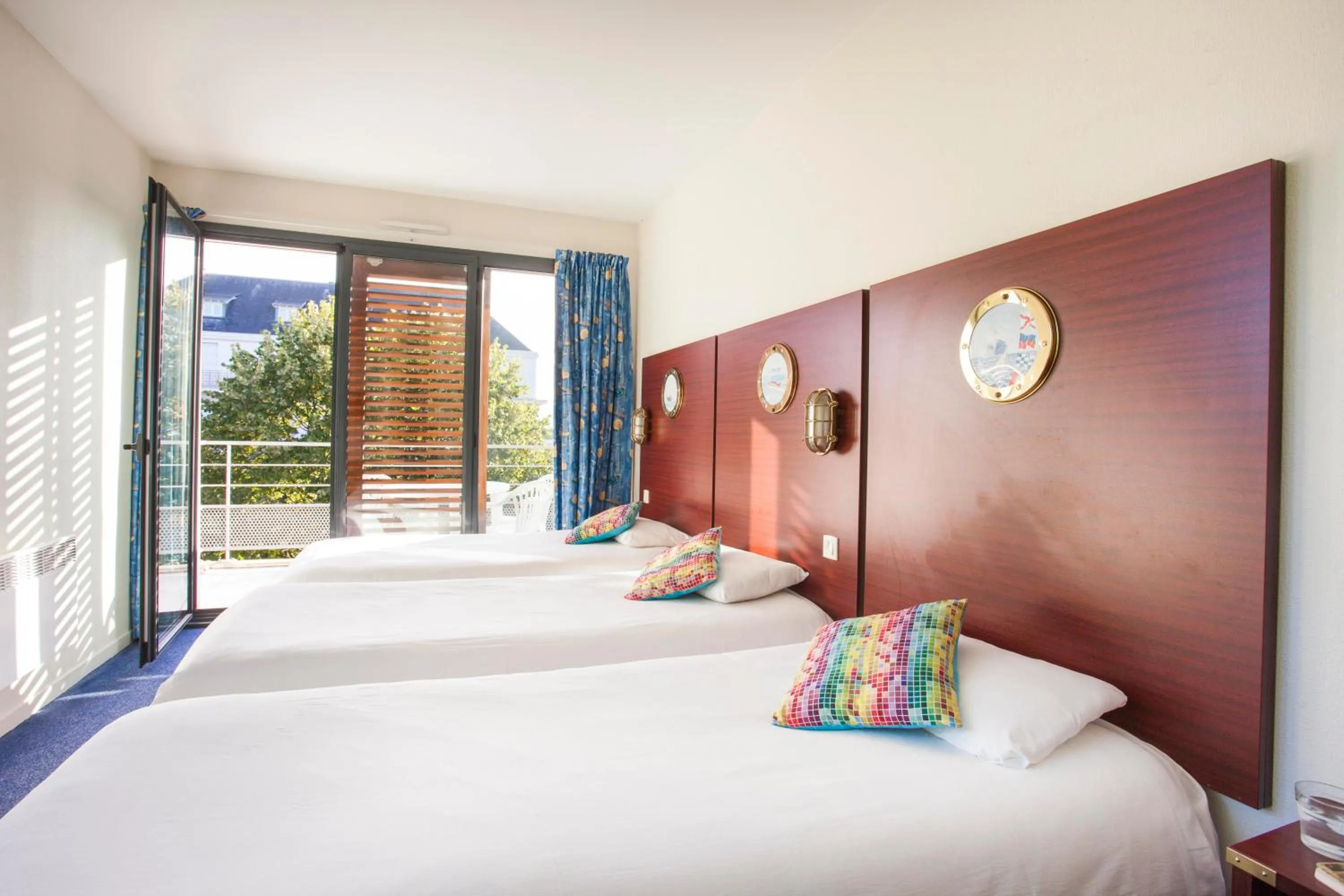 Bedroom, Bed in Hôtel Les Gens de Mer La Rochelle