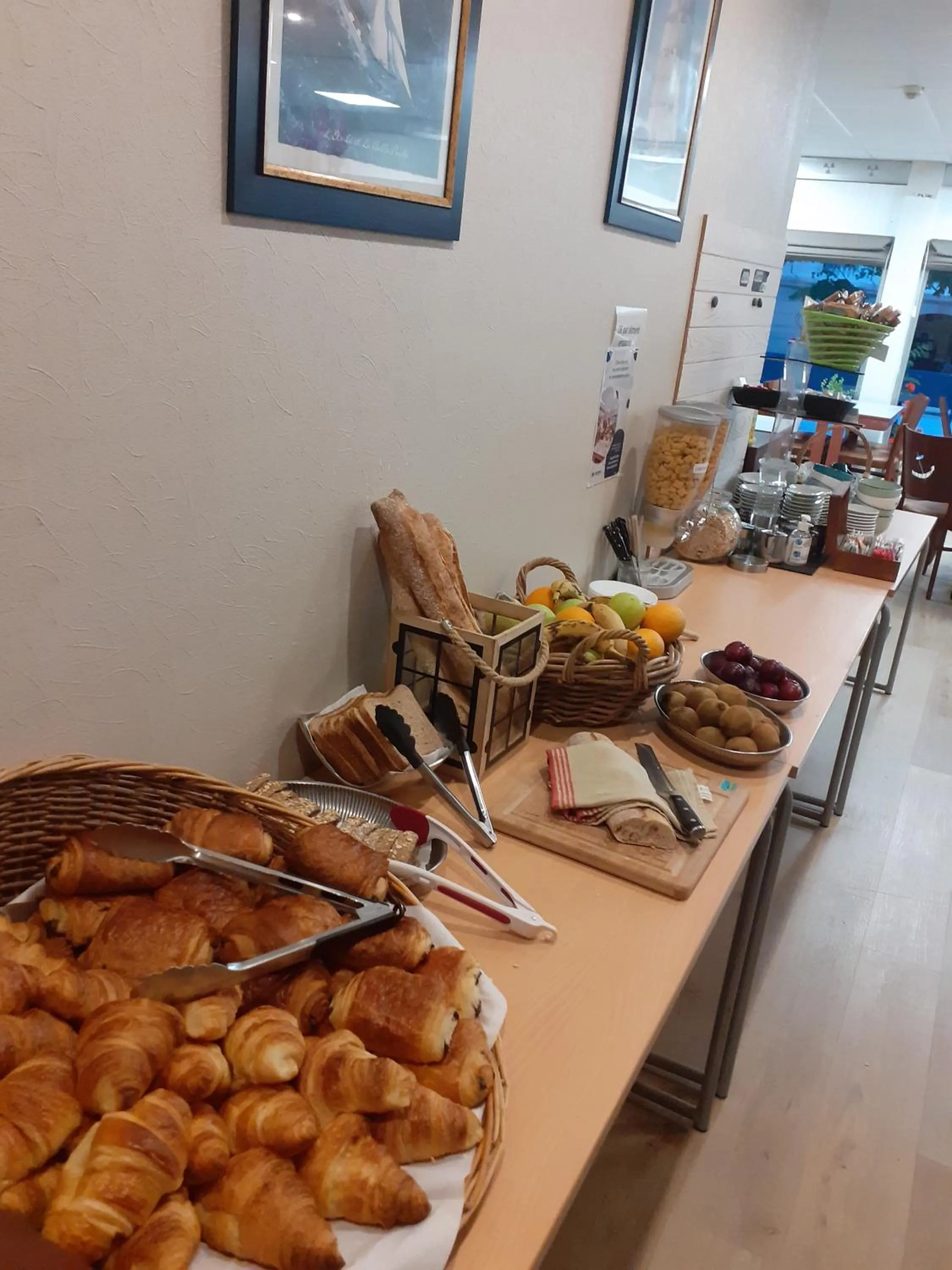 Breakfast in Hôtel Les Gens de Mer La Rochelle